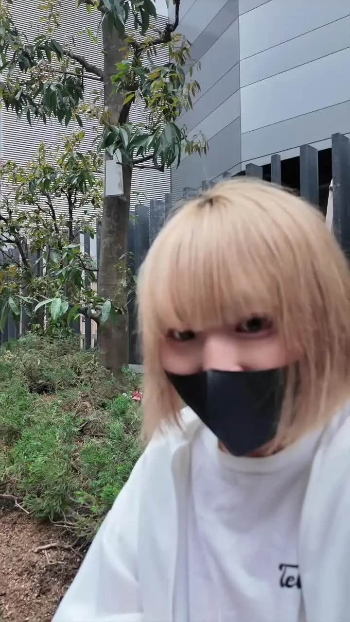 FUCK OFF「【本編】#005 のぞみ いかにも歌舞伎町らしい金髪女子がヒマそうに座っていたので 声を掛けるとキョドっていましたw」の投稿サムネイル