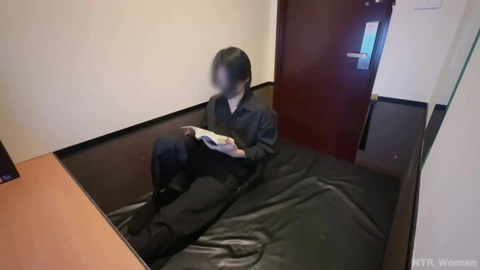 ひろき｜本物人妻さん,彼氏持ちNTR日記 (NTR_Woman)「【ネカフェNTR密会】「声出したらバレちゃう…」狭い個室で声我慢セックス♥」の投稿サムネイル