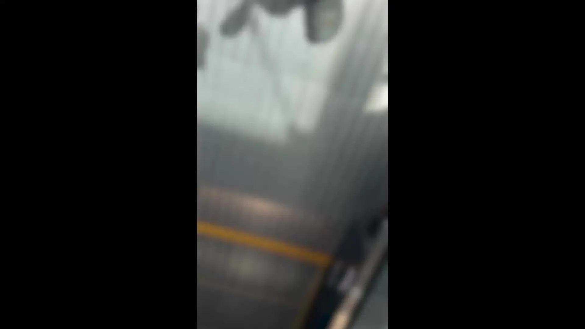 兎狩り「デニムスカートの兎にロックオン。 ２回目だが、懲りずに1人で電車に乗り込んでしまう。 今日はすらっと細身のツインテ。」の投稿サムネイル