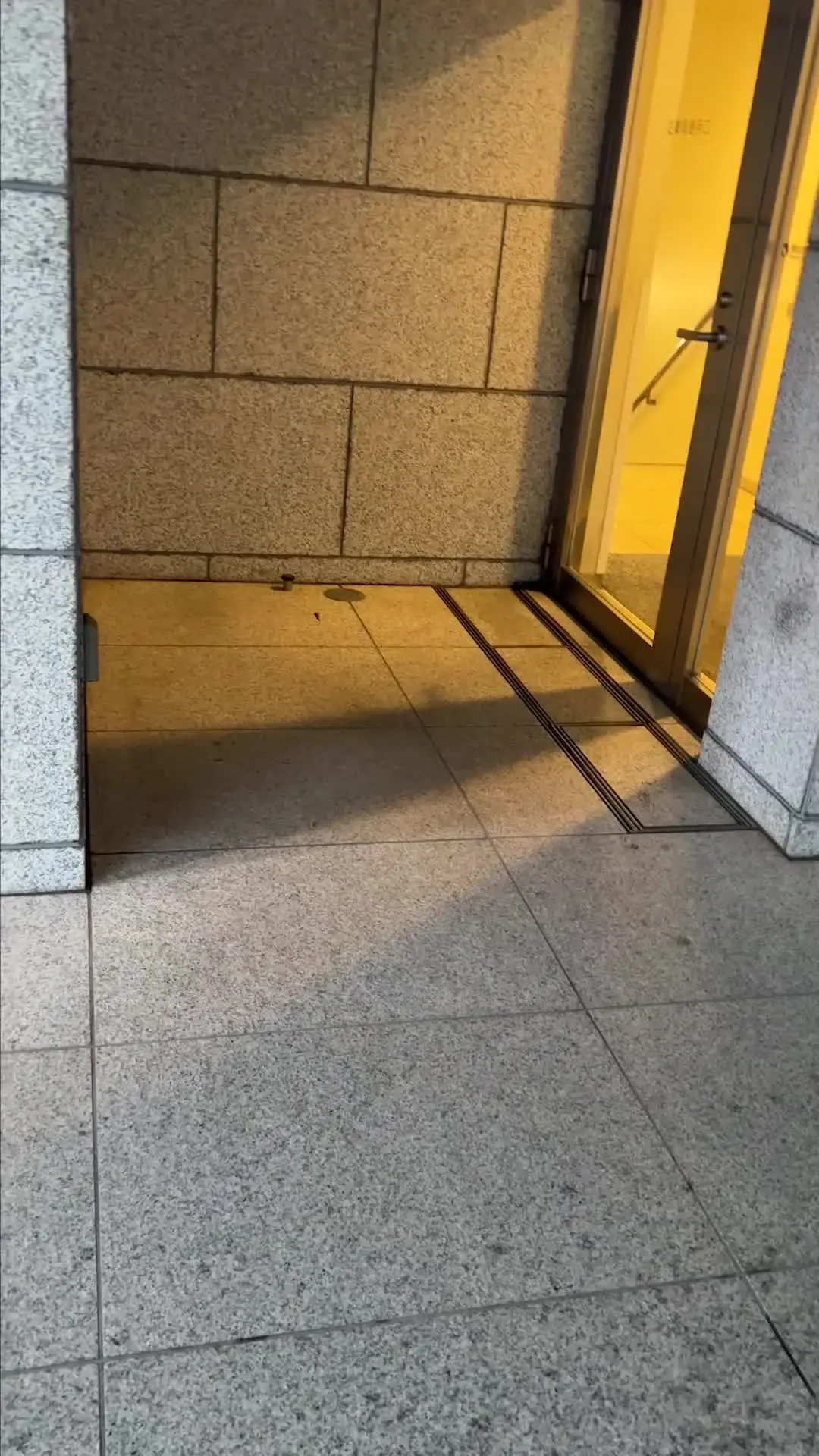 裏垢男子の日常「"完全顔出し"北海道出身の黒髪ロング美少女アイドルちゃんと濃密交尾。黒髪美少女ちゃんのパイパンぴるまんこに精子ぶち込んじゃいました」の投稿サムネイル
