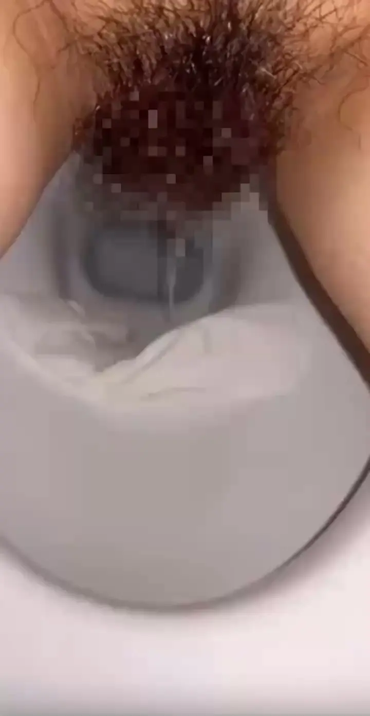 ぽぽぽ🌼(🥰女子大生の下着姿🥰)「今日のぽぽぽのおしっこ動画🥰」の投稿サムネイル
