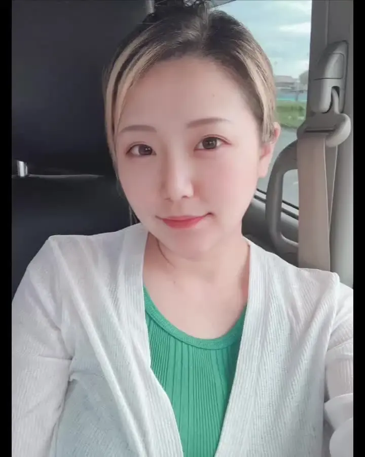 Hカップ巨乳人妻のふたば「車の中で💕 #おっぱい #顔出し #露出狂 #おっぱい #顔出し #露出狂」の投稿サムネイル