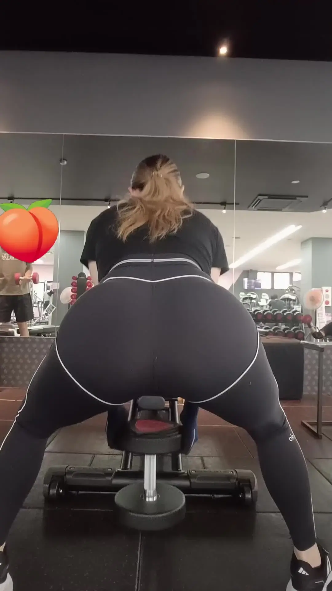 うな/Una 桃尻彼女🍑 「桃尻目指してaloのレギンスで尻トレ🍑」の投稿サムネイル