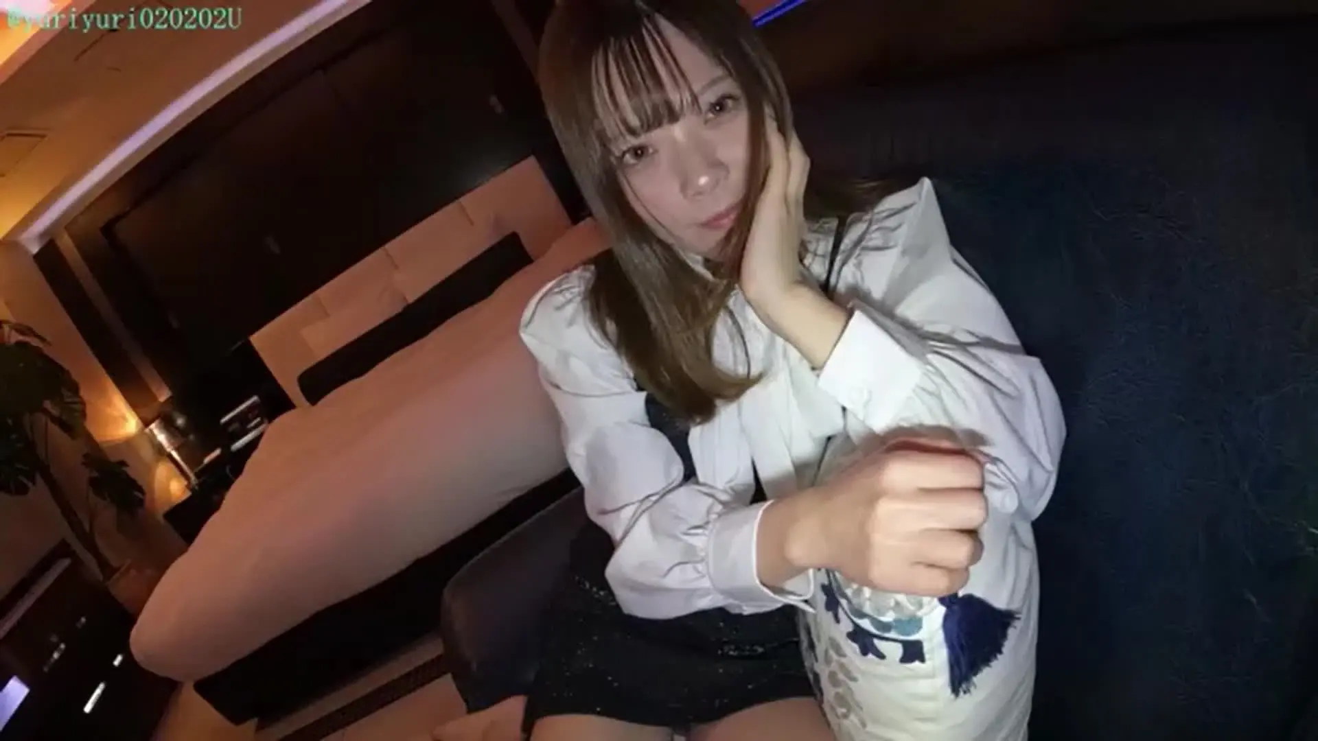 ユーリ「【顔出し】某マッチングアプリで知り合った小柄な美人OLちゃんとのハメ撮り」の投稿サムネイル