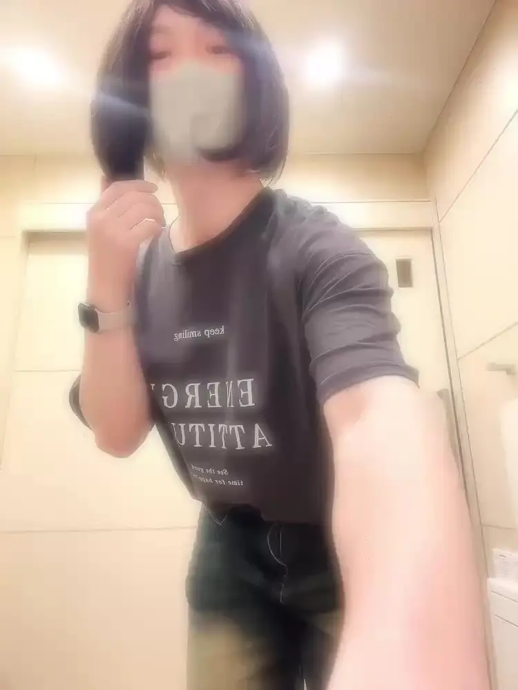かおたん🌸「【初動画】人気のない公衆トイレで…？ #crossdresser #おとこのこ」の投稿サムネイル