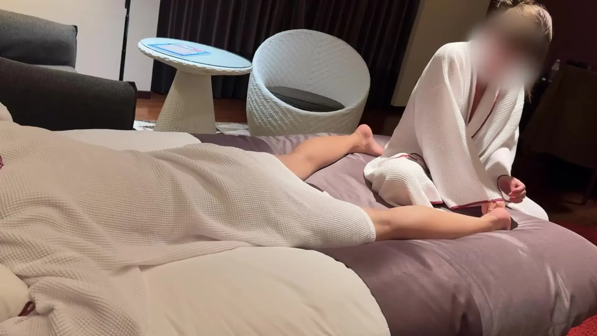 Hカップ受付嬢UMI「セックス旅行でクタクタになってしまい… マッサージし合おうよとなった数分後にはベッドが大洪水（ ; ; ） まだまだ出そうだからこのあとお風呂で出してもらっちゃ」の投稿サムネイル