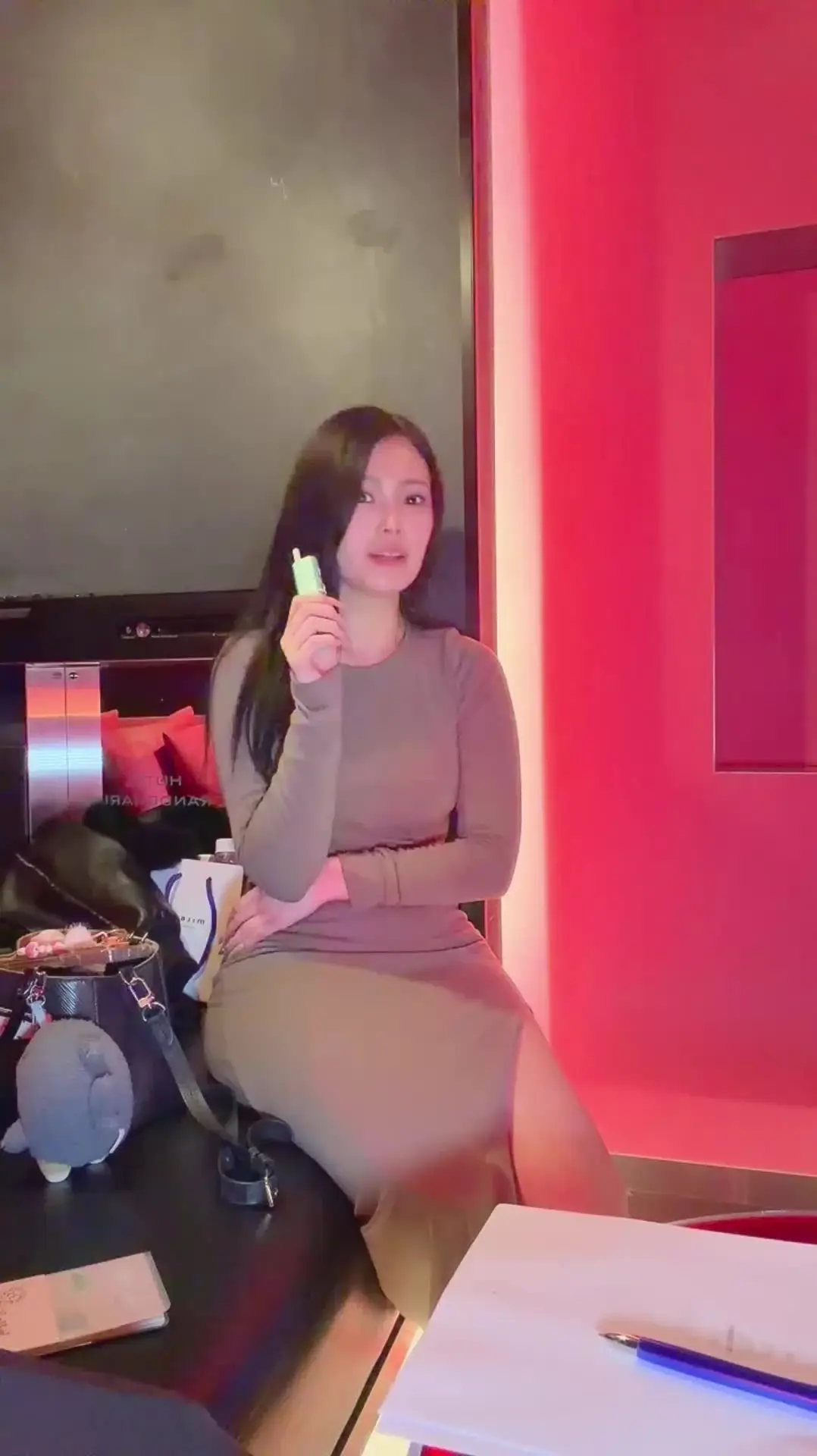 佐藤ゆきやとSNSで話題の美女たち「アナルに指入れたらめっちゃ濡れました」の投稿サムネイル