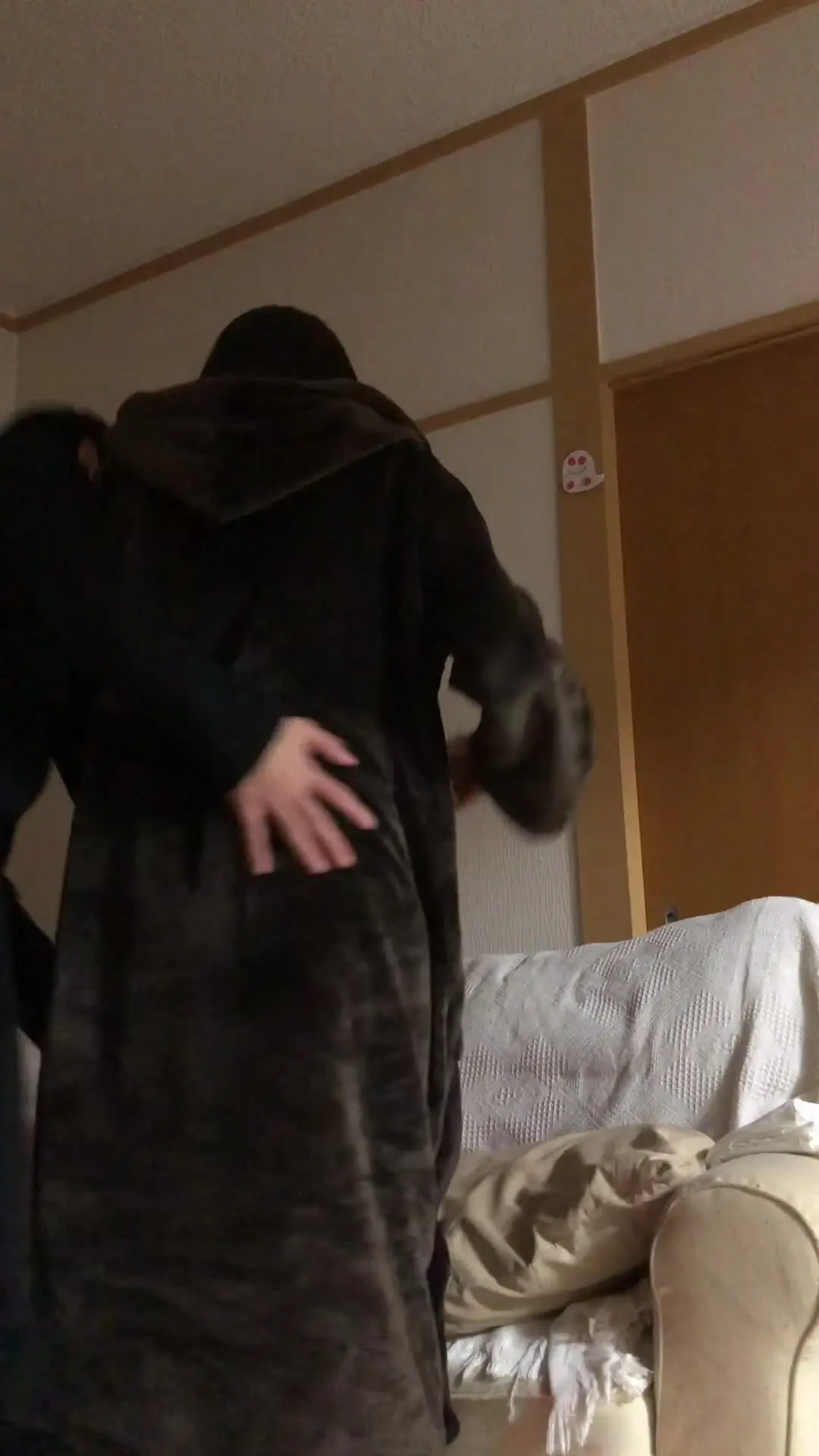 まゆ📹晒され妻（妊娠中）「妊娠中の妻にお仕置きしました😛 ムチでお尻赤くなるまで打ちまくりその後カメラ目線で背面騎乗位、その後エキベンして最後は立って中出ししました！ お尻叩かれて興奮で」の投稿サムネイル
