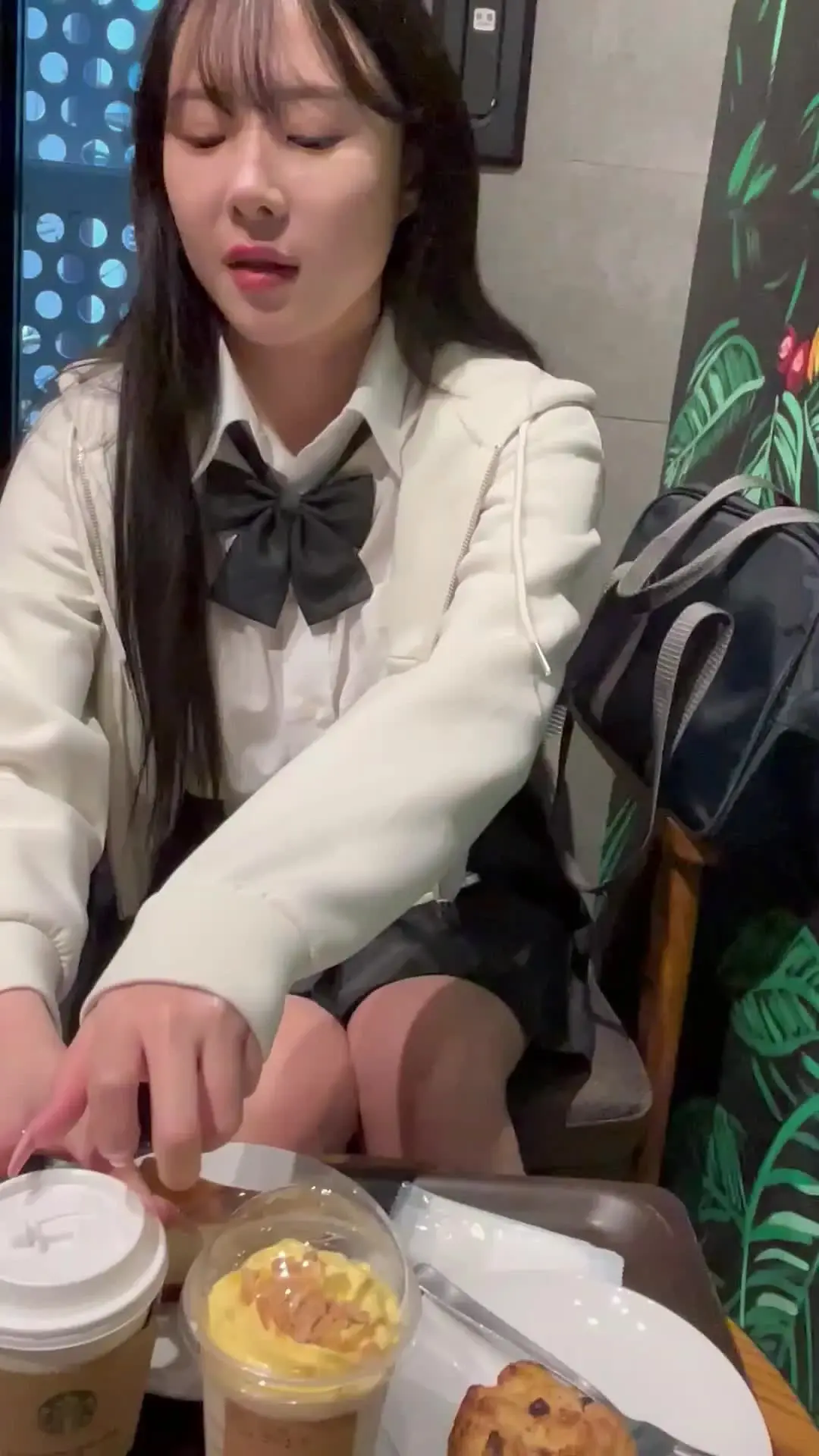シコくん @L○K警察「"完全顔出し" 部員には絶対秘密、サッカー部の清楚系マネージャーとの放課後。アナルが丸見えな状態でフェラしてくれるのがエロすぎた。」の投稿サムネイル