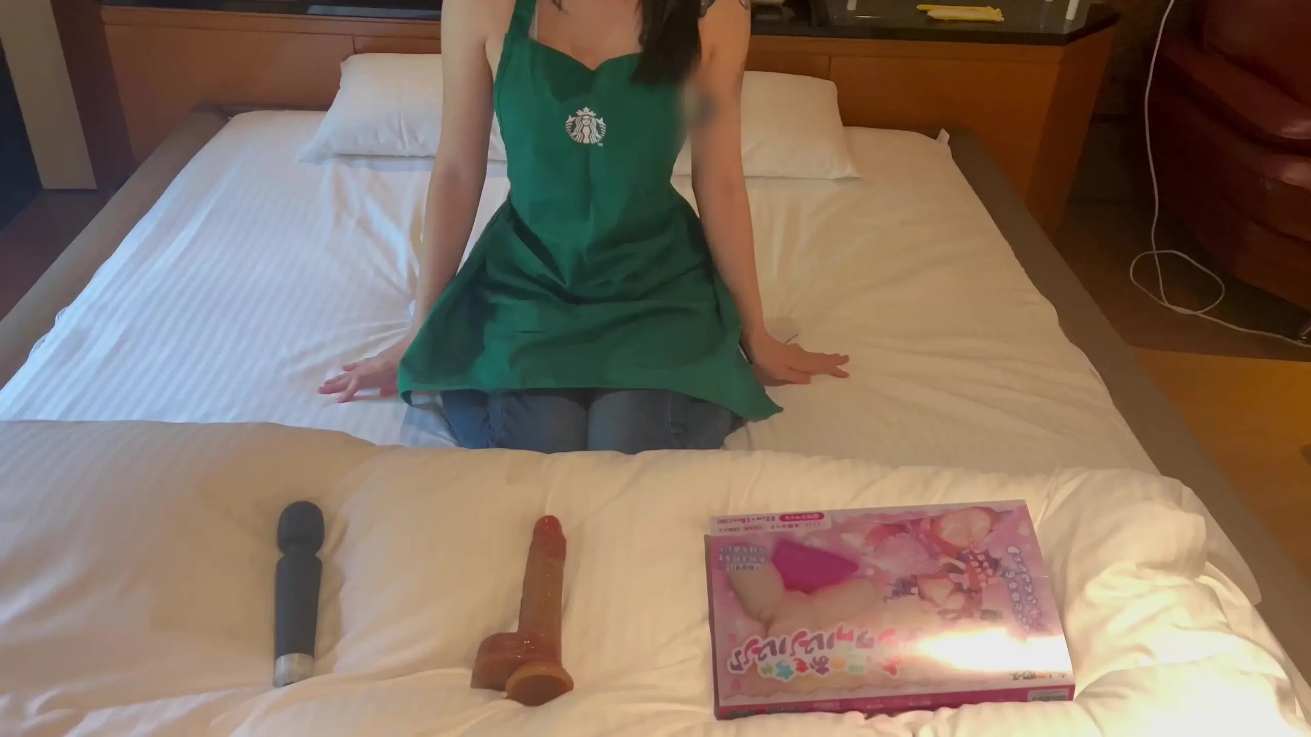 美尻ちゃんねる🍑🔞「みゆきです🍑💕 今回はス●ーバックスのエプロンを着てえちえちプレイ💓 こんなのどこから持ってくるの‥😗？」の投稿サムネイル