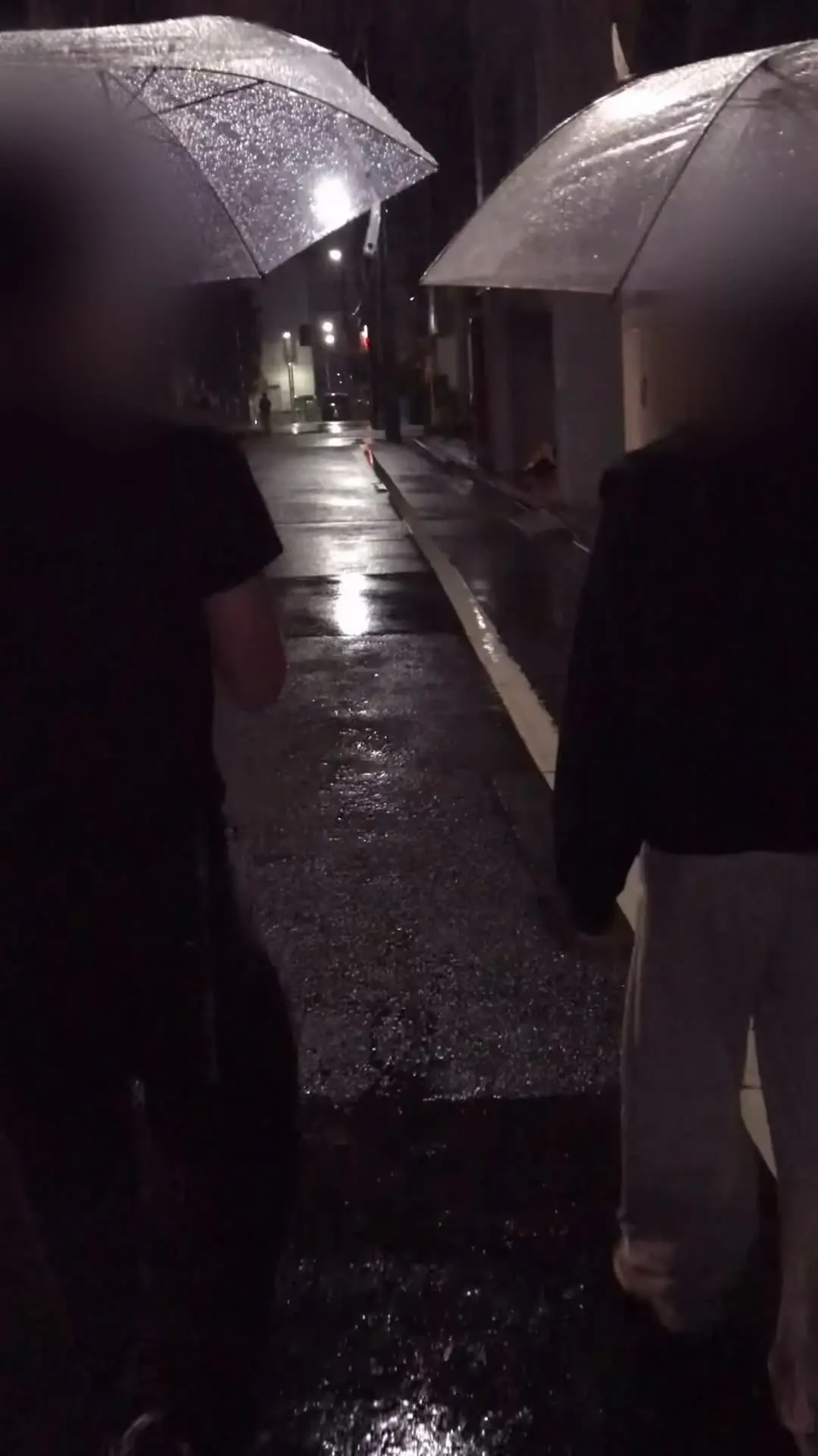 🌹VALHALLA BOYS🌹「【歌舞伎町ガチナンパ＆4P生中】 雨の歌舞伎町の路上でぶっ潰れてたアイドル系専門学生をナンパして生中出し。 メンバーで歌舞伎を歩いてたら雨の日なのに生脚出してぶ」の投稿サムネイル