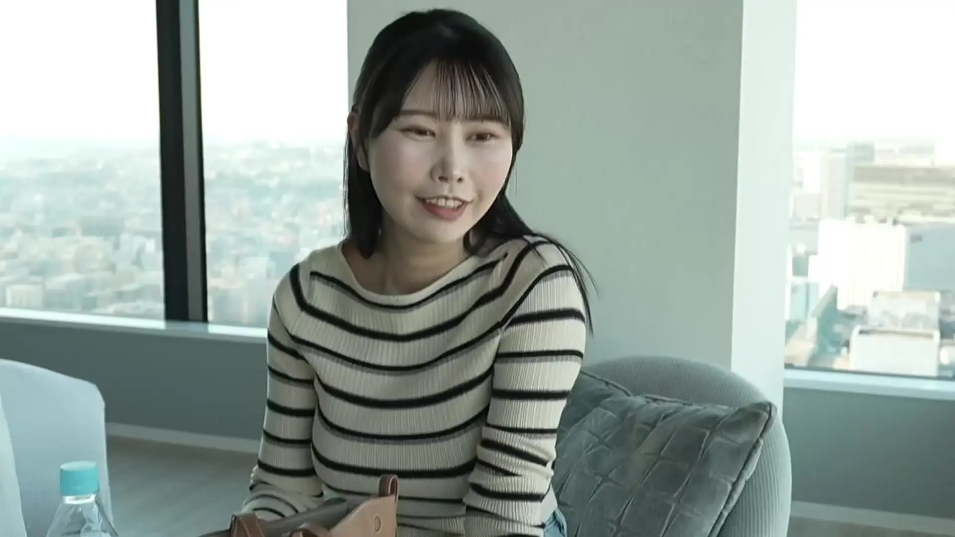 けんと。「"完全顔出し"グラビアからAV女優に転身することが決まった地上波バラエティにも多数出演経験のあるHカップグラドルとの密会」の投稿サムネイル