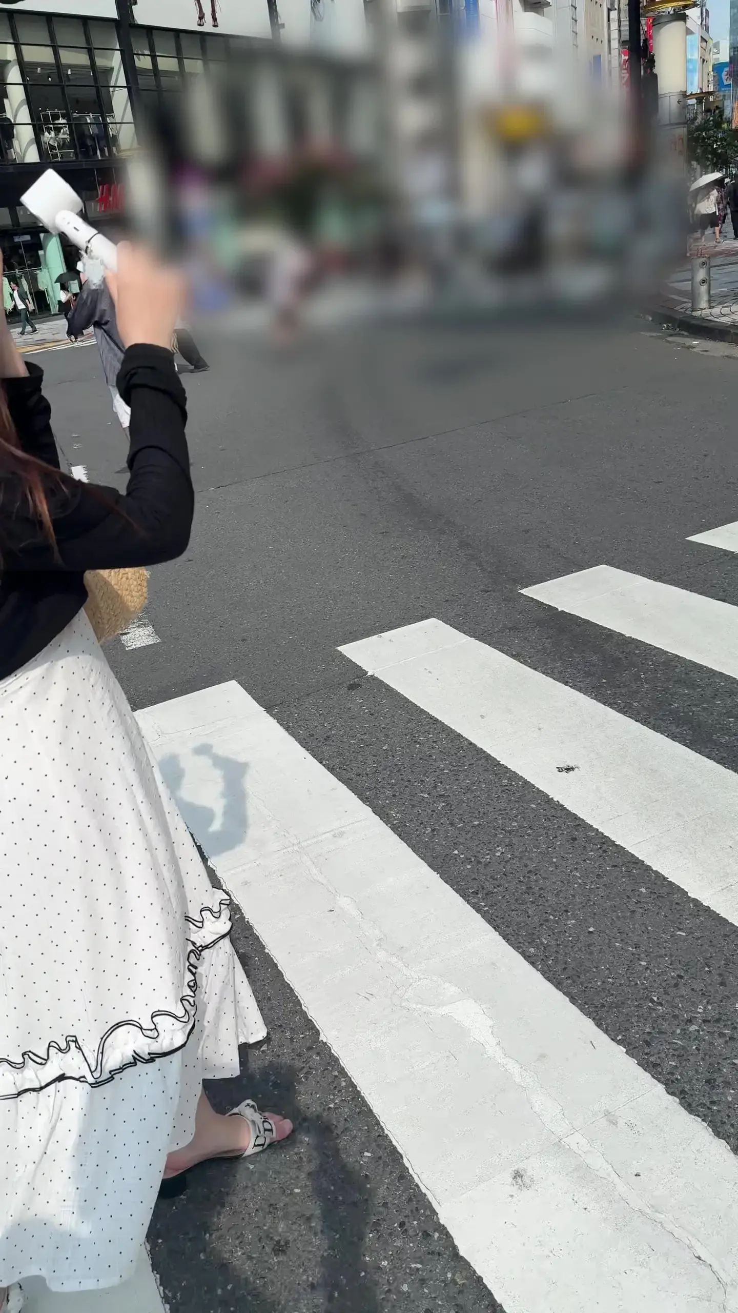 しろ 「ナンパした彼氏持ち美少女アイドルとの激イキ中出しセックス こちらは本編の縦動画バージョンです！ スマホで撮影した限定アングルや聖水シーンが含まれています。」の投稿サムネイル