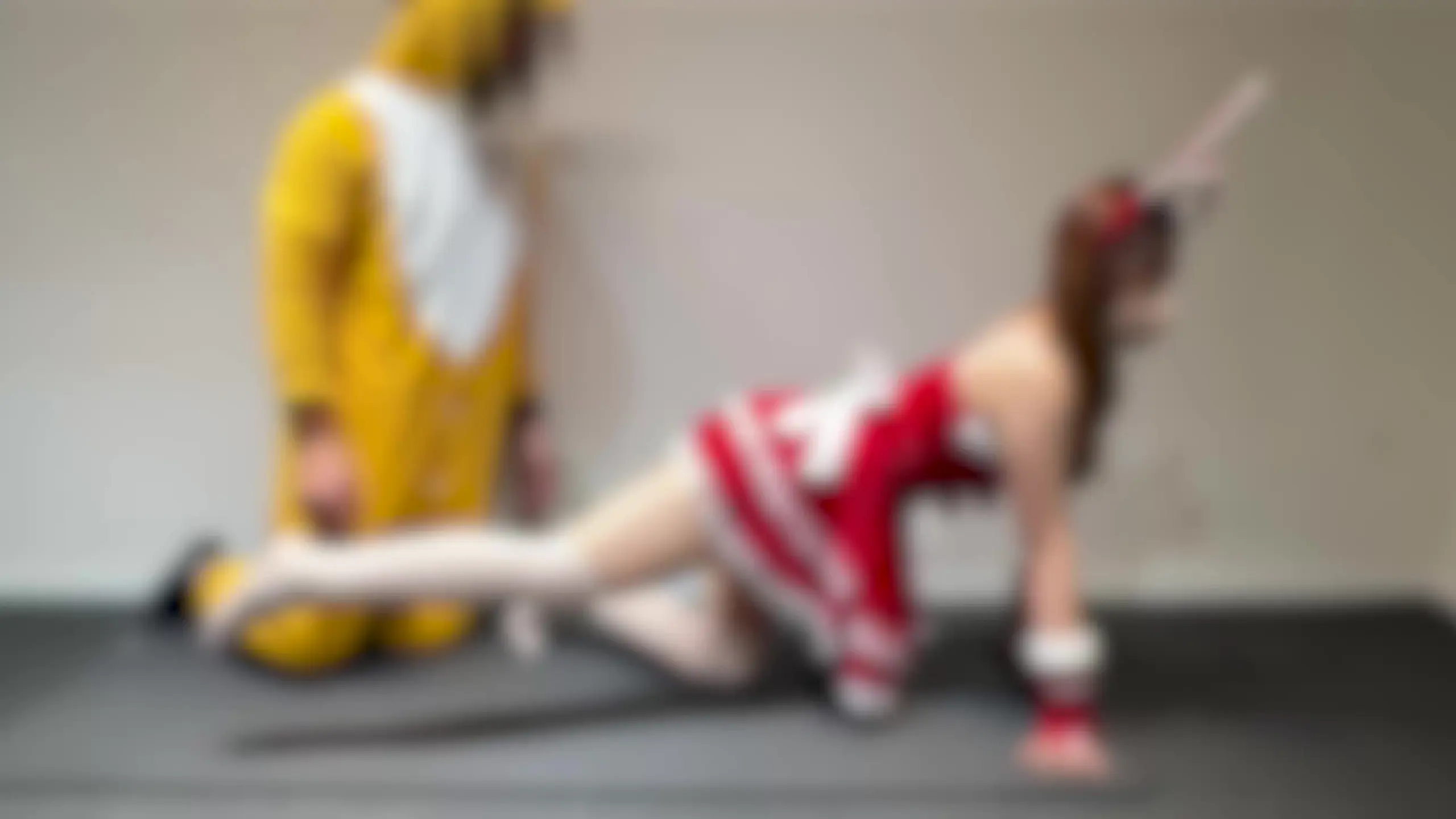 表参道フィットネス「サンタ美女と性なるトレーニング　暗闇に乗じて挿入する発情トナカイ　白ニーハイ絶対領域へ大量ぶっかけ」の投稿サムネイル