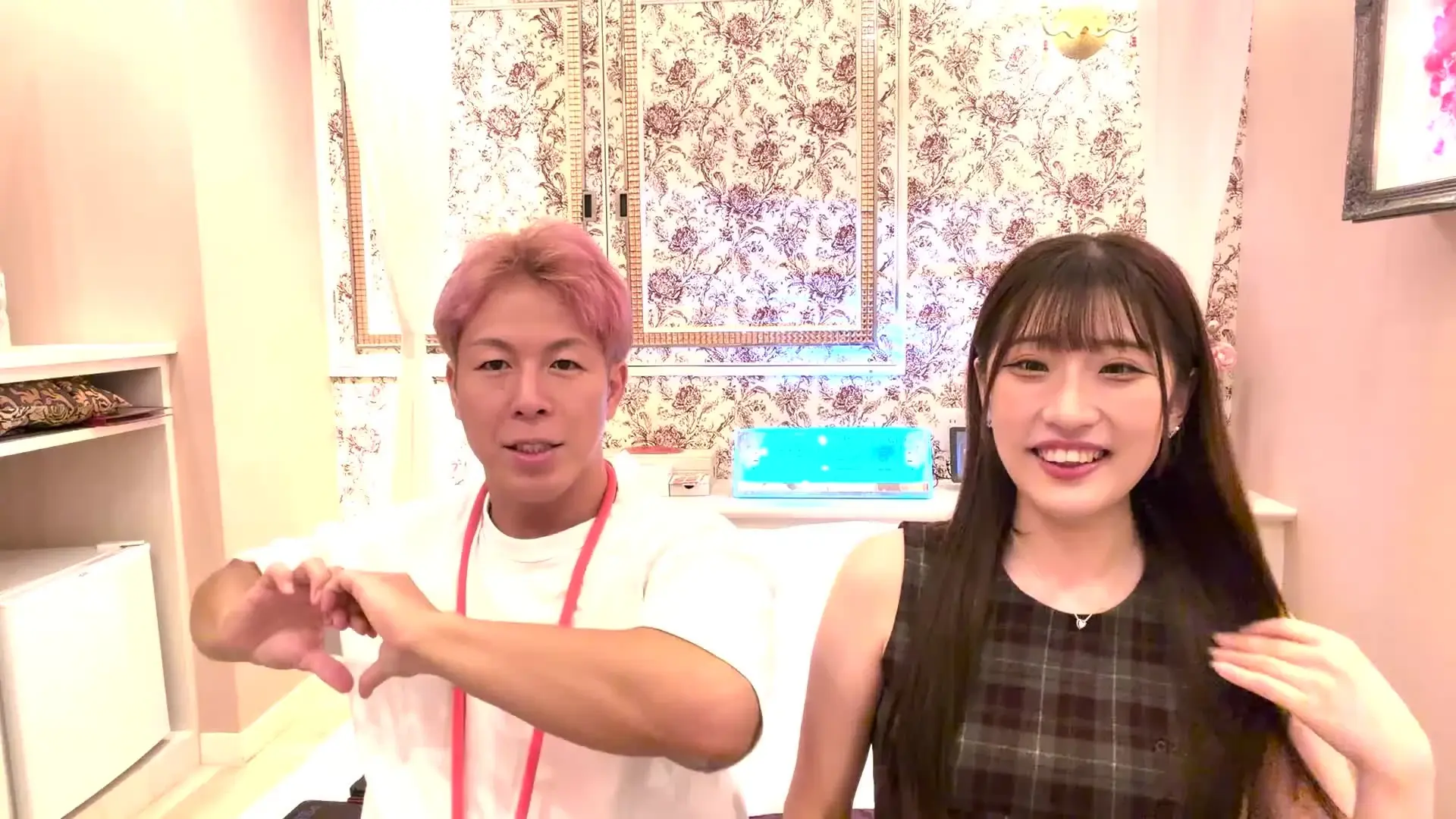 【ガチ素人】アイドルグループにいそうな可愛くてスタイル抜群な美女の服を脱がせてブラ姿でおっぱい揉んで乳首までいじっちゃうww【おっぱい大作戦🩷#906】 サンプル画像1