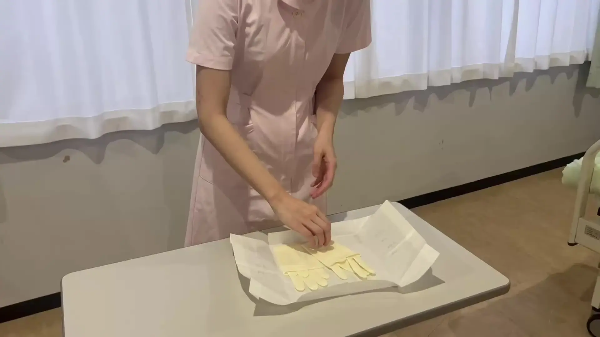 本格医療プレイ＊雪乃先生＊手術着手袋「朝日奈先生の小児科動画です♪ 聖水シーンも特別に今回はあります。 添い寝手コキ おむつ交換」の投稿サムネイル