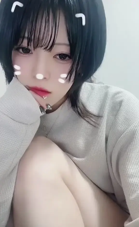 ねむ🐈‍⬛「部屋着はゆるゆるが好き( ' ' ) 部屋着はゆるゆるが好き( ' ' )」の投稿サムネイル