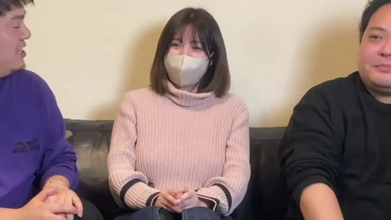 裏裏マンキン「50万人youtuber裏裏マンキン NTR企画！実際に旦那さんが現場にいる中でお送りする主観淫語動画！！」の投稿サムネイル