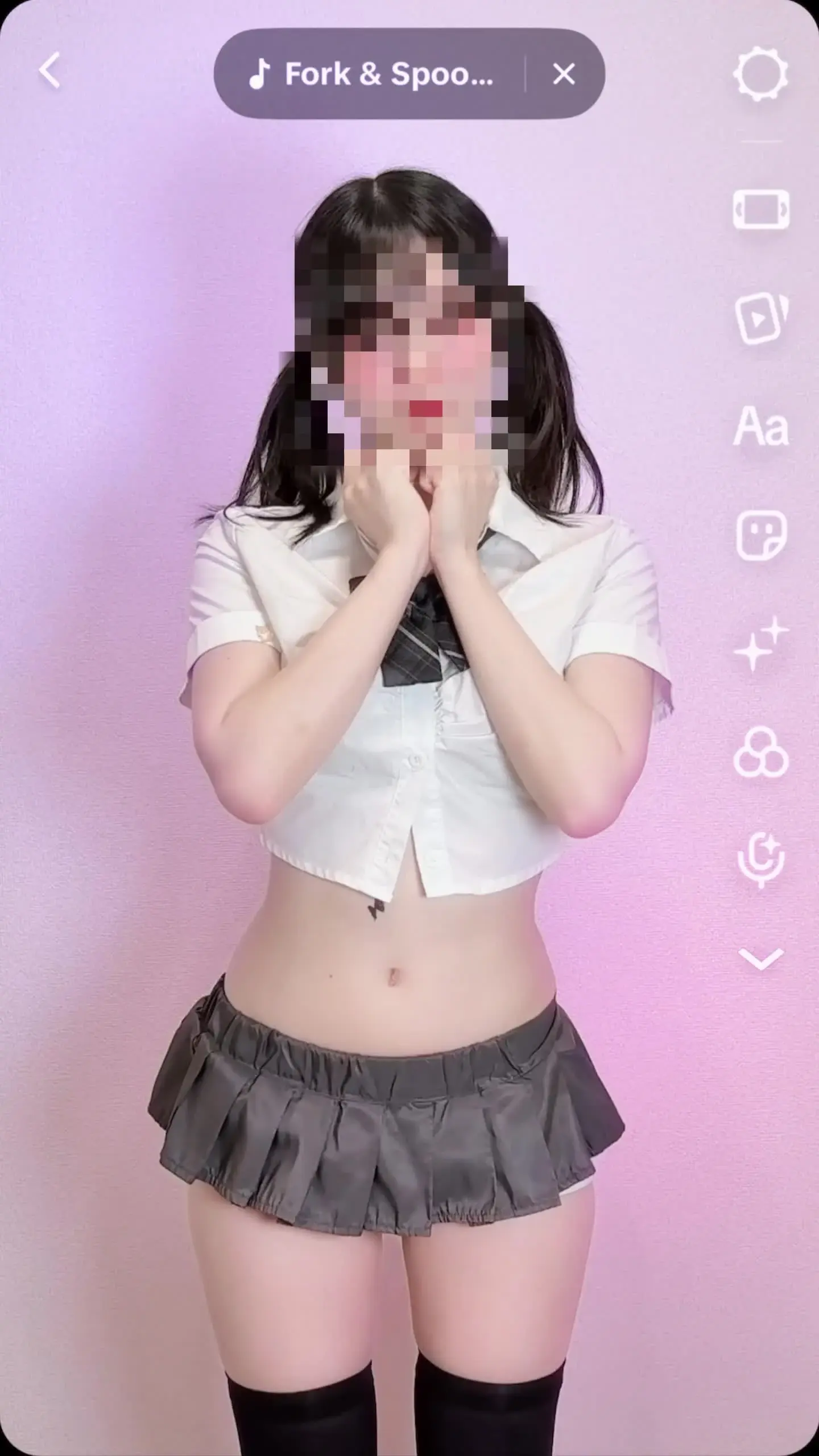 みこみこ♡「裏TikTok✨TikTokに投稿できないエッチな動画💙 えっちとっく2本✨ 乳首もろ出しだよ💙」の投稿サムネイル