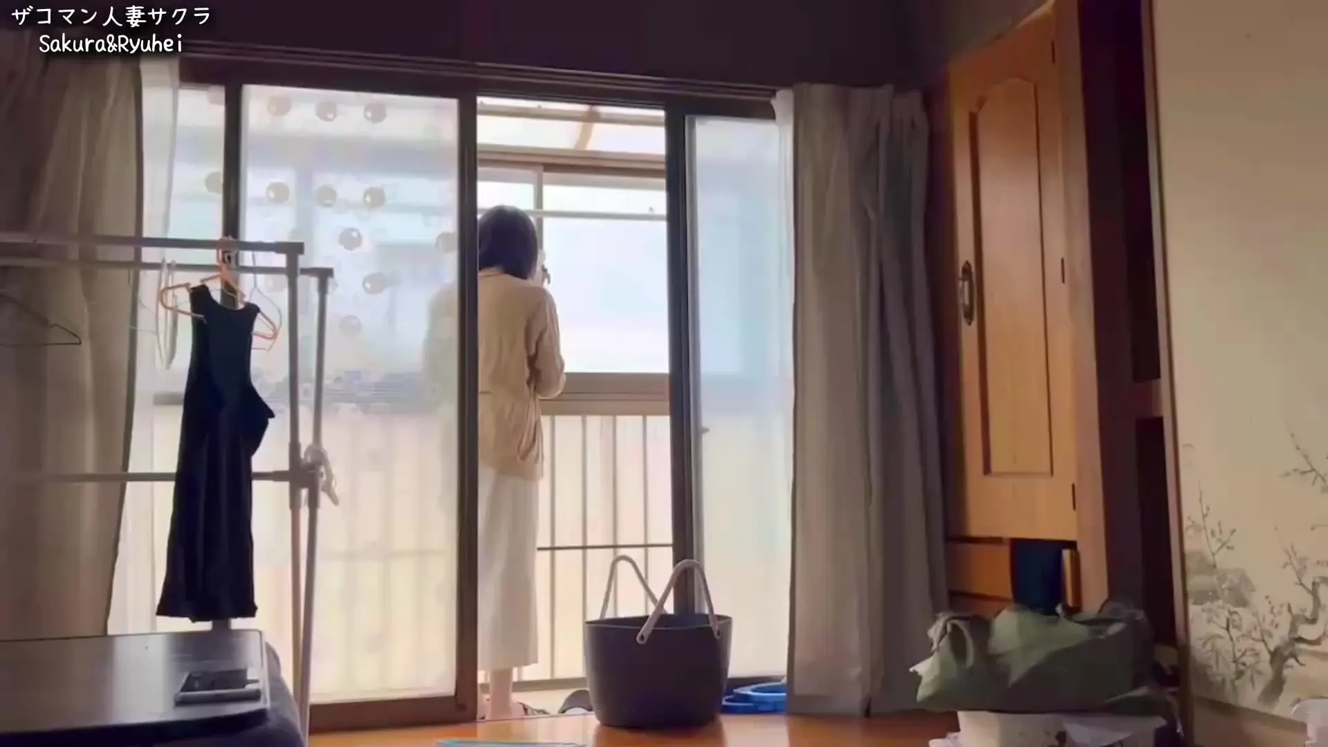 🌸田舎主婦の日常🌸人妻サクラ🌸妊活/中出し/巨根/カーセックス「【無料特典企画あり🎁👇】洗濯物を干す妻に悪戯してスカートめくり、クリいじり、、更にベランダで乳首丸出し露出。」の投稿サムネイル