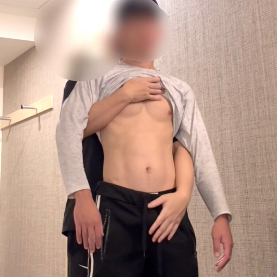 男同士のエロに興味深々なヤンチャ系大学生。フェラやアナル指責めに挑戦!!咳き込みながらも一生懸命チンポを咥えて口の... sample 1