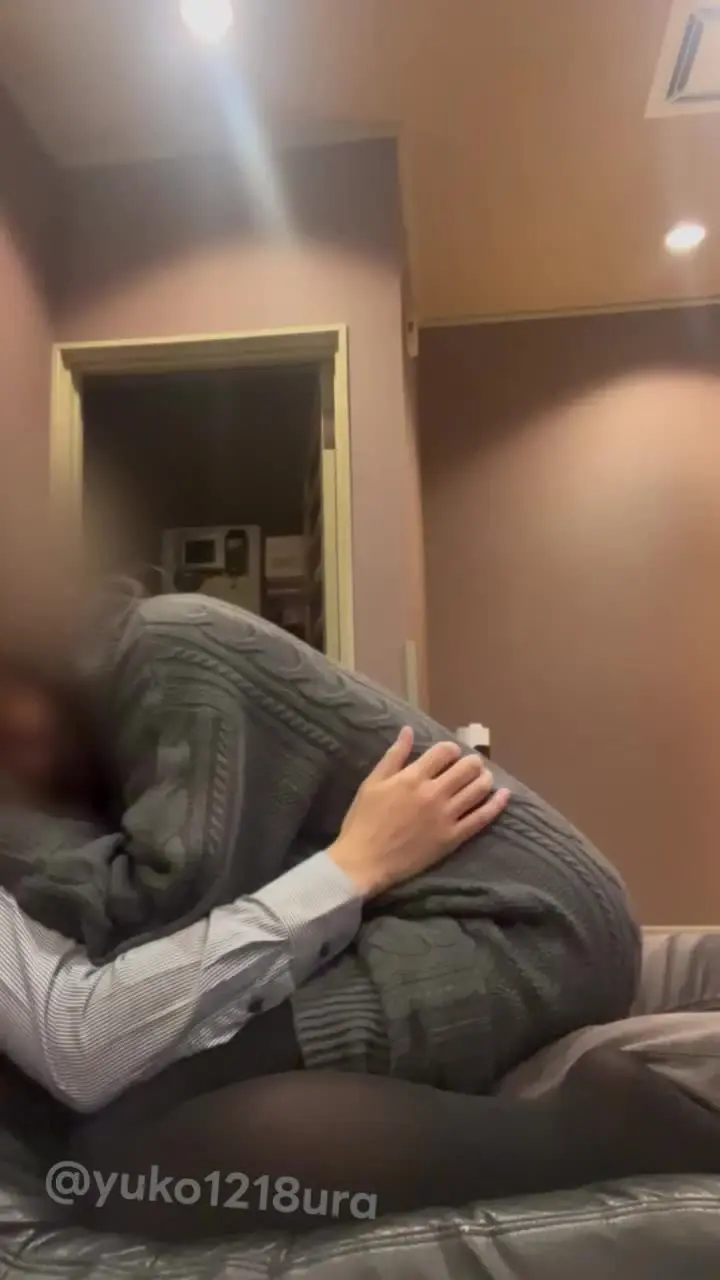 れんれん【他では見れない本当の素人さん】「【デカ尻人妻とTENGA密会】 TENGAでイキまくり、他人棒でイキまくり、生肉棒でイキまくり… デカ尻人妻が乱れまくってる姿ってどエロくないですか？」の投稿サムネイル