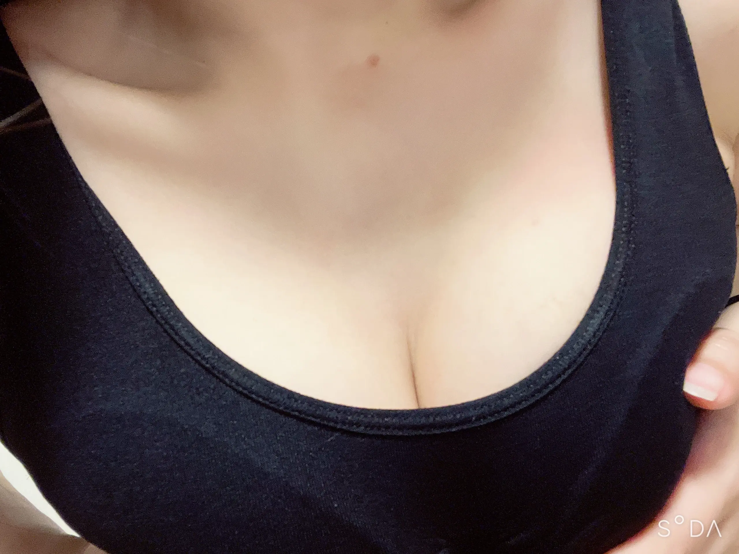 ななせ「ふわふわおっぱい🫢 お風呂上がったらナイトブラなんだよね〜🫶🏻 これからもっともっとこれ以上の写真とか動画まで投稿するつもり♡」の投稿サムネイル