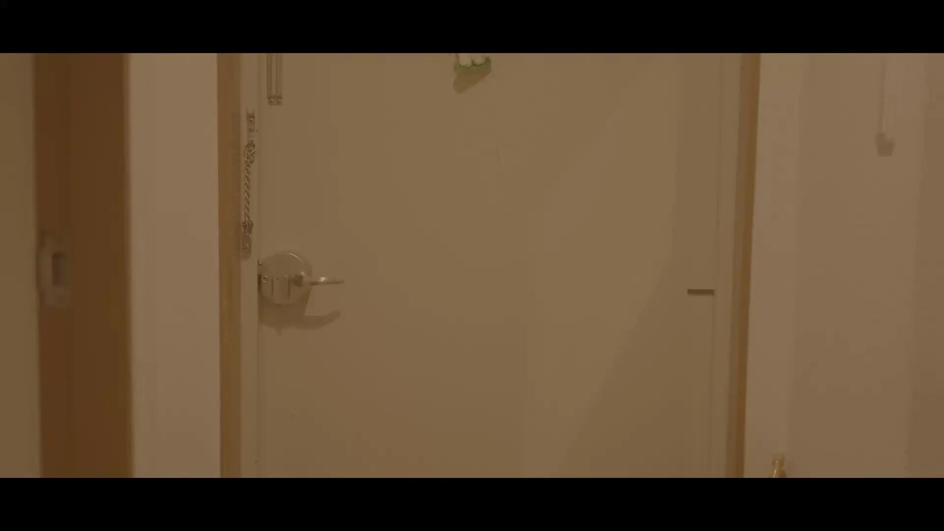 この動画の完全版本編
→ https://myfans.jp/posts/e103ca0b-72b5-47b7-82d7-1bfe0962c066

「出会ってからハメるまで」を
「ほぼノンストップで凝縮」した至高の約２時間を、
更にギュッと見やすくしてみました。

①インタビュー
・女の子の人生背景
・その女の子特有の性経験
・人には言えないエピソード　を聞いていきます。

知らない風俗嬢とヤるより、
知り合いとヤる方が100倍エロいですよね。

その感覚を皆様の心にも再現しつつ、
最高のSEXのために、最高の視聴体験のために、まずは「女の子の普段の雰囲気」を焼き付けてほしい。

レイ様がどういうプレイや犯し方をするか知ってる方なら、
「このあとこの子がどう壊れるか？」という想像も込みでインタビューシーンも楽しめるはず。

②シャワー→ハメ
　インタビューで一通り女の子を知ってから、犯します。
大好きな彼氏や好きぴがいること。その人らへの想いや今までの性体験を聞いた上で、上書きして壊していく。

何度も言うように、「知っている」からエロいんです。

「グラドルがAVに」「アイドルのハメ撮りが流出」
その情報が、その子が積み重ねてきた歴史が、ハメ撮りの視聴体験を更にエロくさせる。

ハメ撮りシーンを見る頃には、皆さんも僕の言うことが分かってきているはずです。

女の子の基本情報
- お名前: 田中（仮名）
- 住んでいる都道府県: 東京都
- 年齢: 20歳
- 身長: 157cm
- 体重: 45kg
- カップ数: F

財務状況と消費傾向
- 貯金: 現在は無し
- バイトや仕事: コンカフェネイリスト
- 最近買った高いもの: 猫用の個室ドライヤー
- 普段のお遣い: 服、化粧品、ごはん
- 今欲しいもの: 猫用の自動トイレ

身体と健康状態
- 学歴: 専門卒
- 現在の月収or時給: 合計約30〜40万円
- 身体調査: 出身地：東京、
小さい頃の夢：教師、
学生時代の部活：水泳

#### 性行為に関する質問
- 普段の下着の色: 黒
- ピルは飲んでいますか？: 無し
- 足のサイズ: 23.5cm
- 初めて胸大きくなったのは中⭕️生
- あそこに毛が生えたのは中⭕️生
- 初めて生理きたのは小6、最近きたのは7/21
- 生理周期は大体20日前後〜27.28日まで
- 下の毛を脱毛していますか？: ワックス脱毛

#### シリーズ行為
- クリイキは可能か？: 可能（具体的な方法：指や玩具）
- 中イキは可能か？: 可能

#### タイプ
- どういう男性がタイプ？（外見）: 面白く、誠実で信頼できる男性
- どういう男性がタイプ？（内面）: 優しい、理解のある人

#### デートと性行為
- デートする時は何るのが好き？: 視野内でのカフェ
- 普段の休日活動: 猫と遊ぶ
- 男性経験: 学生時代：5〜6人、彼氏なし

#
- 最近いつHしたか？: 8/1
- 先月は何人とHしたか？: 2人
- 去年は合計何人とHしたか？: 6人
- 月に何回エッチするか？: 4〜5回

# マッチングアプリやSNSでの経験
- マッチングアプリで異性とあったことありますか？: あり
- Hはゴムあり、ゴムなしの割合: ゴム有70%、ゴム無30% (2/2)