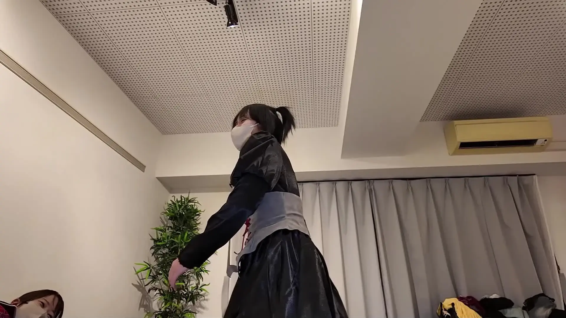 Ur(ゆーある)「三人組パートのラストです！動きのあるポーズでのおならを撮ろうとしたのですが一番驚いたのは、キキさんが非常に動きあるポーズをしながらおならを連発してくれた事……こ」の投稿サムネイル