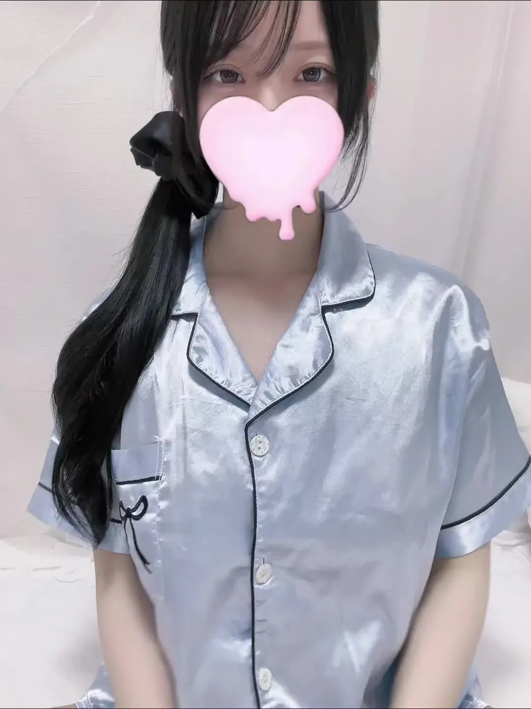 さにゃ「服の上からいじったり見せつけたり」の投稿サムネイル