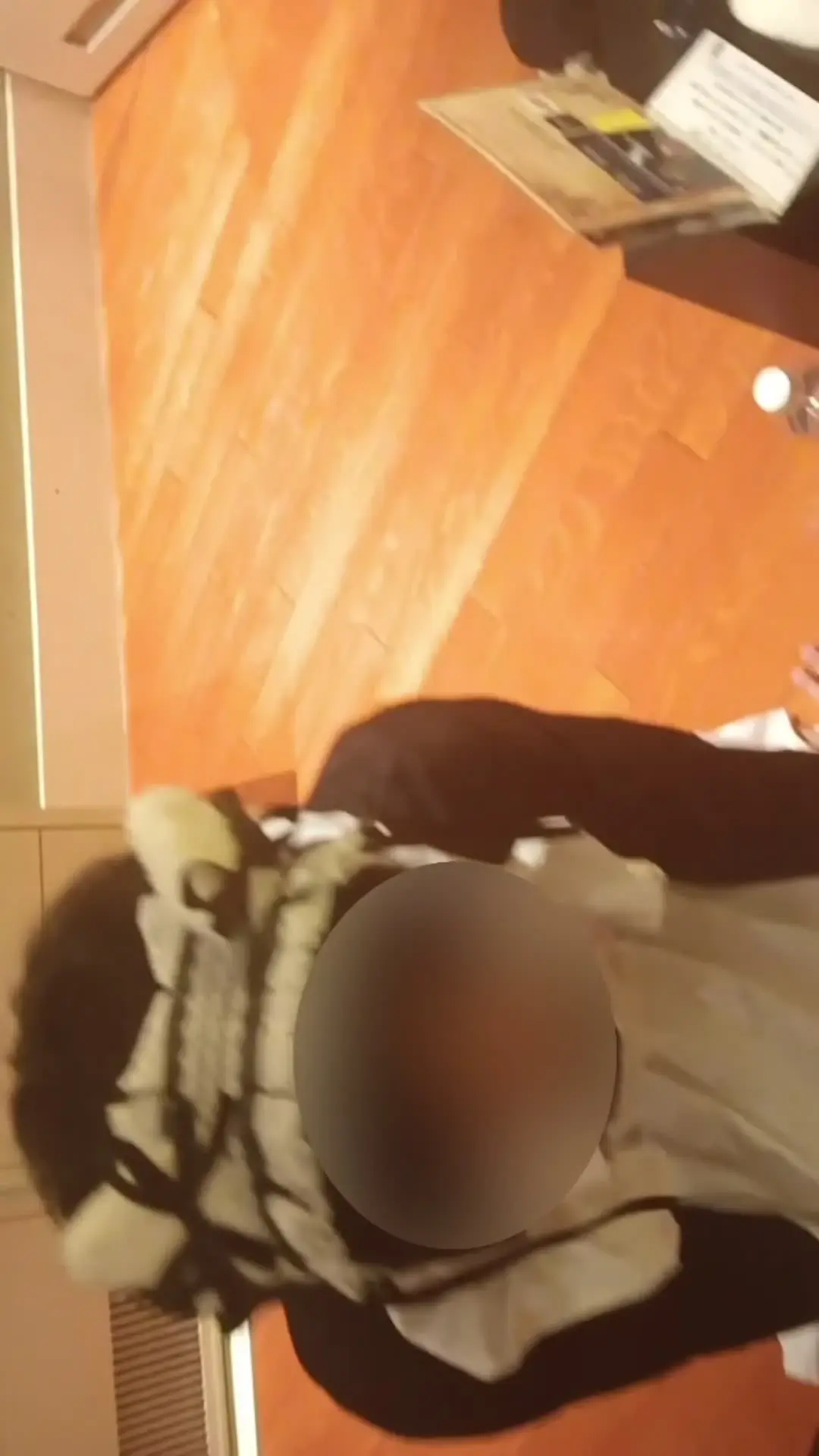 える「床で舐め犬&土下座頭踏み&ガニ股でちんちん蹴り主観 一個前の動画の主観まとめです！」の投稿サムネイル
