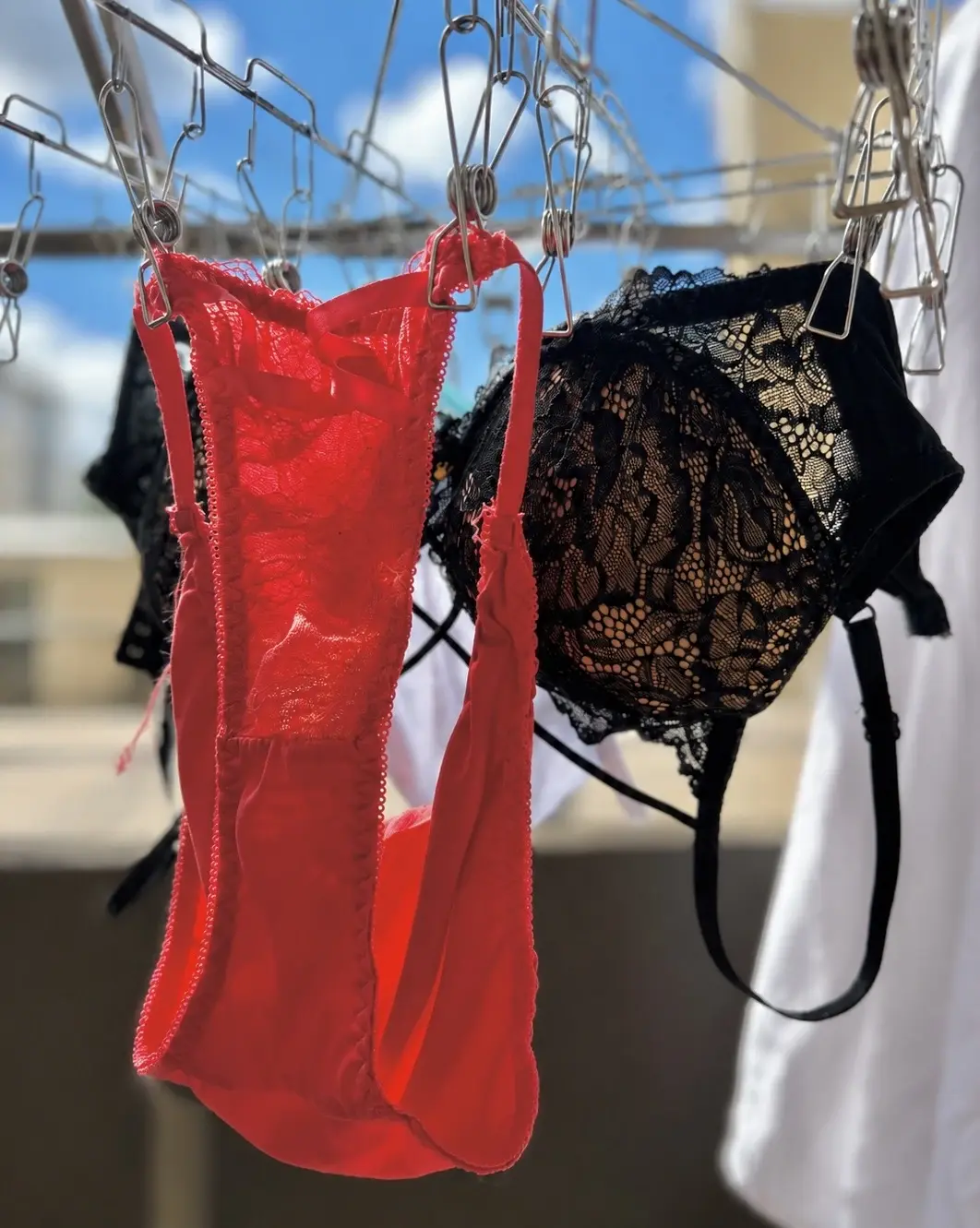 🤎Ｅカップ５０歳手前・熟女妻と変態旦那の日記🤎「今日はよく乾きましたよー☀️ #四十路妻 #人妻好き #熟女好き #大人女子」の投稿サムネイル