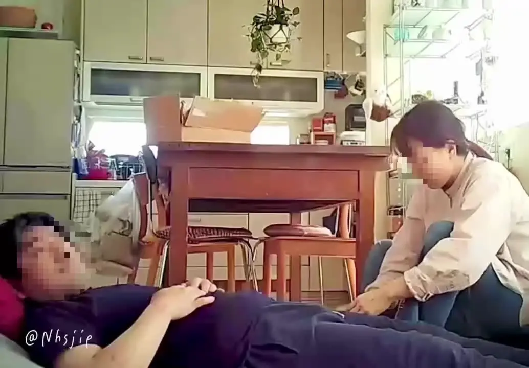 ♡復活♡D&M妻好き「愛妻M💕にオイルで手コキ🩷してもらいました😍 途中から上だけ脱がせて下着姿になってもらい、 興奮しました💓」の投稿サムネイル