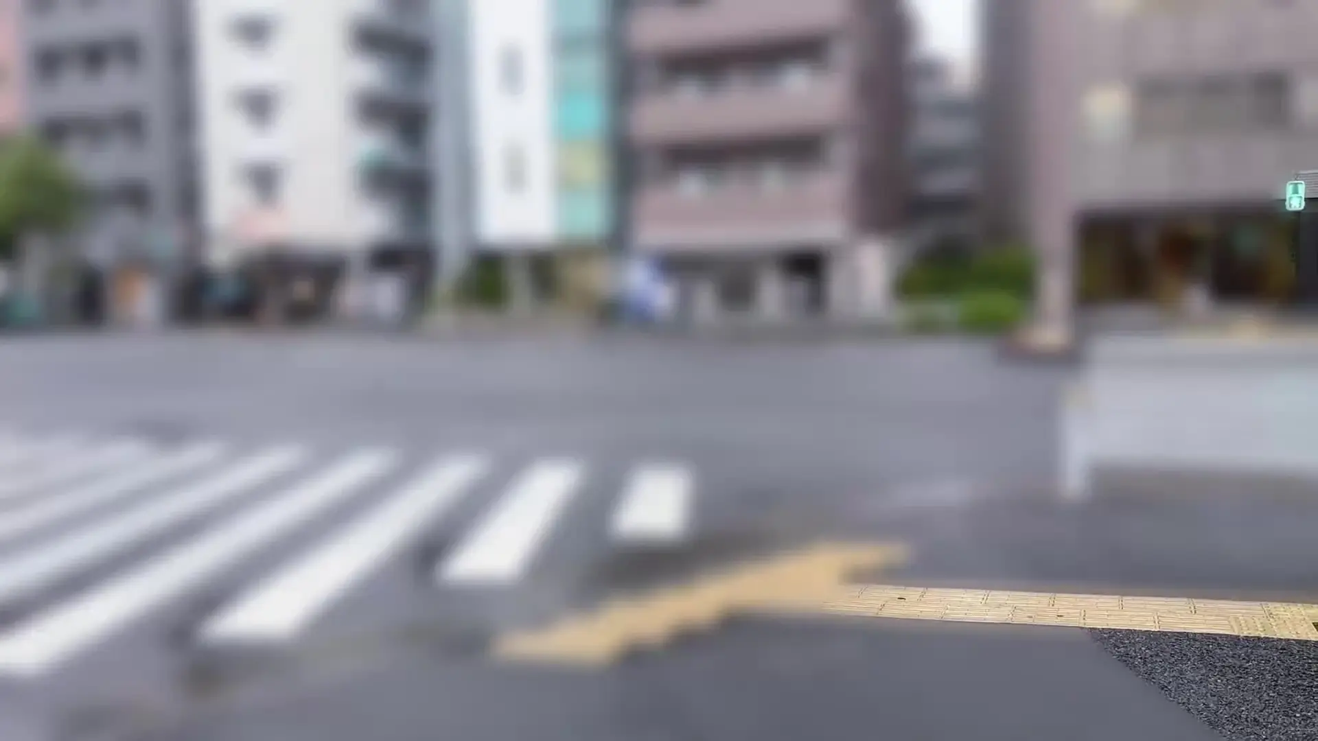 みとあかね🧸「【乳首標準公開！】人生初の”おじさん”は「ホームレス」でした」の投稿サムネイル