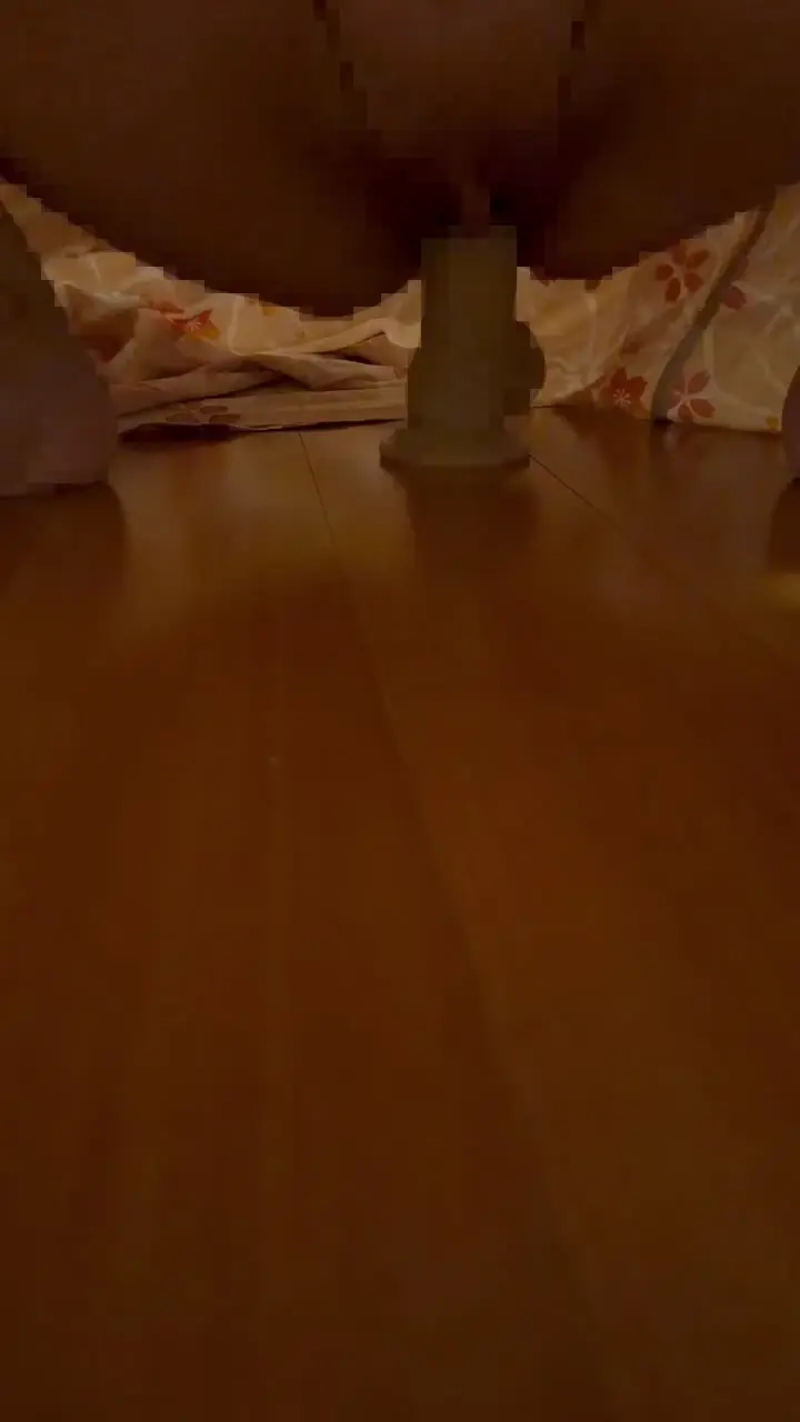 人妻ギャルはな🌷「結構酔っ払ってたのに無理やりされた💦 吐きそうだったのに動画見返したらめっちゃおもちゃの上で腰振ってて恥ずかしい🫣❤️‍🩹 リクエストで潮吹き動画撮ったけど初め」の投稿サムネイル