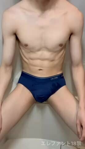 高身長180cmのデカマラ男子!!自慢のチ○コをじっくり見せつけたあとにローションまみれのデカマラをしごきまくる!... sample 1