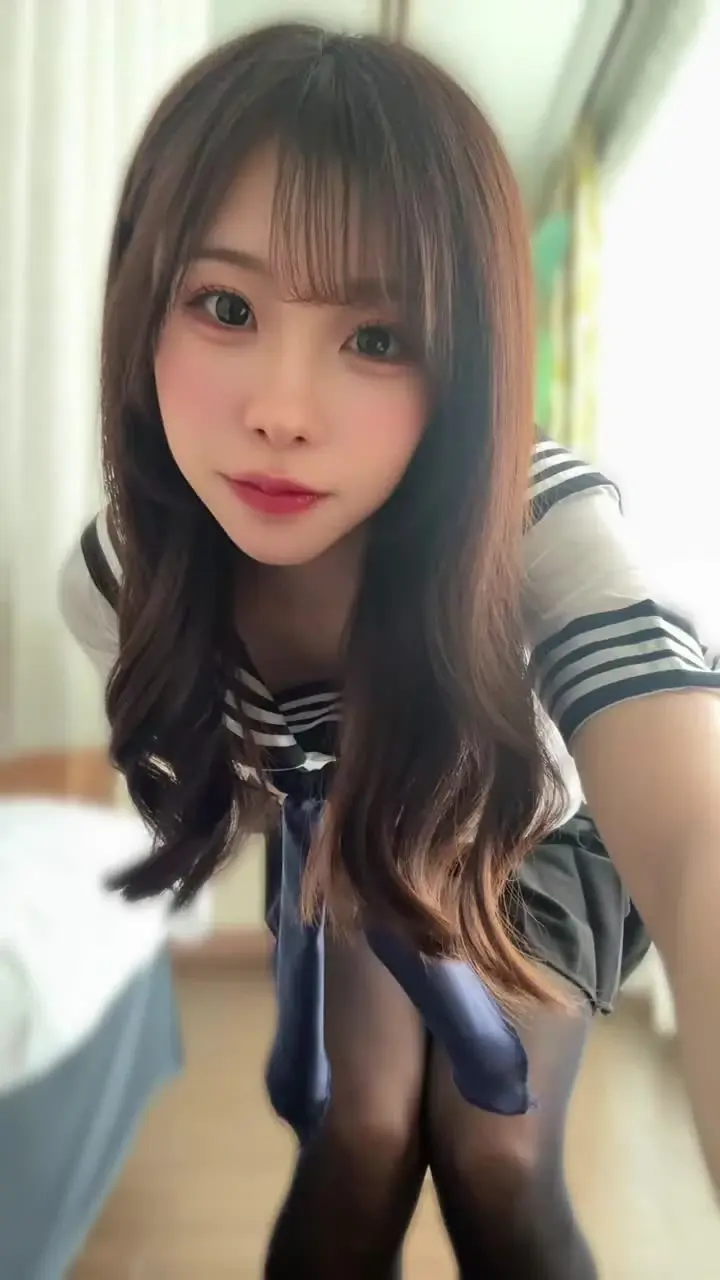 ひより「黒タイツすき？🖤」の投稿サムネイル