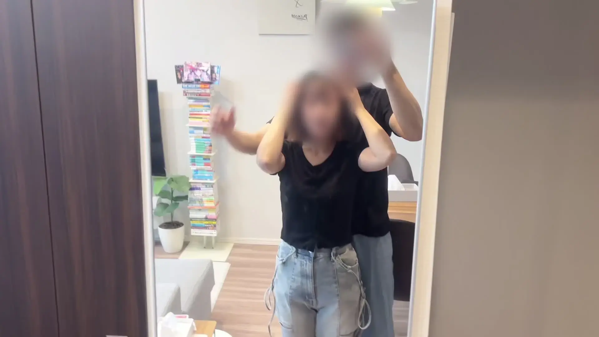 ゆの【女の子家に呼んでハメ撮りしてます】「普段は飲食店で働いている身長150cm26歳の女の子なんですけど、この日ムラつきやばかったので家に呼び出して鏡の前で即フェラさせました。」の投稿サムネイル