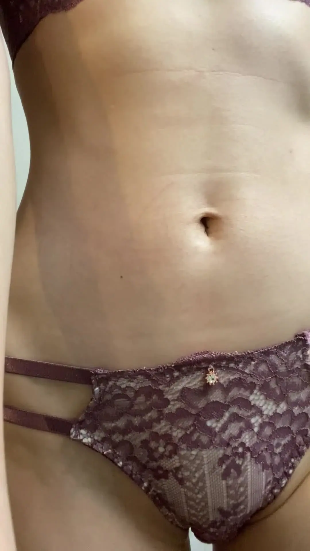 完全素人のモチモチ「ガチ素人のエロエロJDのセクシー下着動画❤️ 本物の素人の生々しさが凄くエッチです❤️」の投稿サムネイル