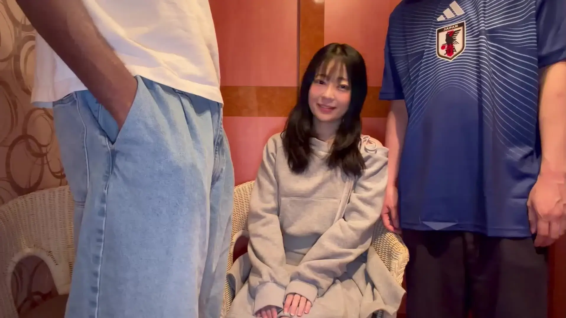 佐藤ゆきやとSNSで話題の美女たち「黒人デカチンと粗チンを比べて笑う美女」の投稿サムネイル