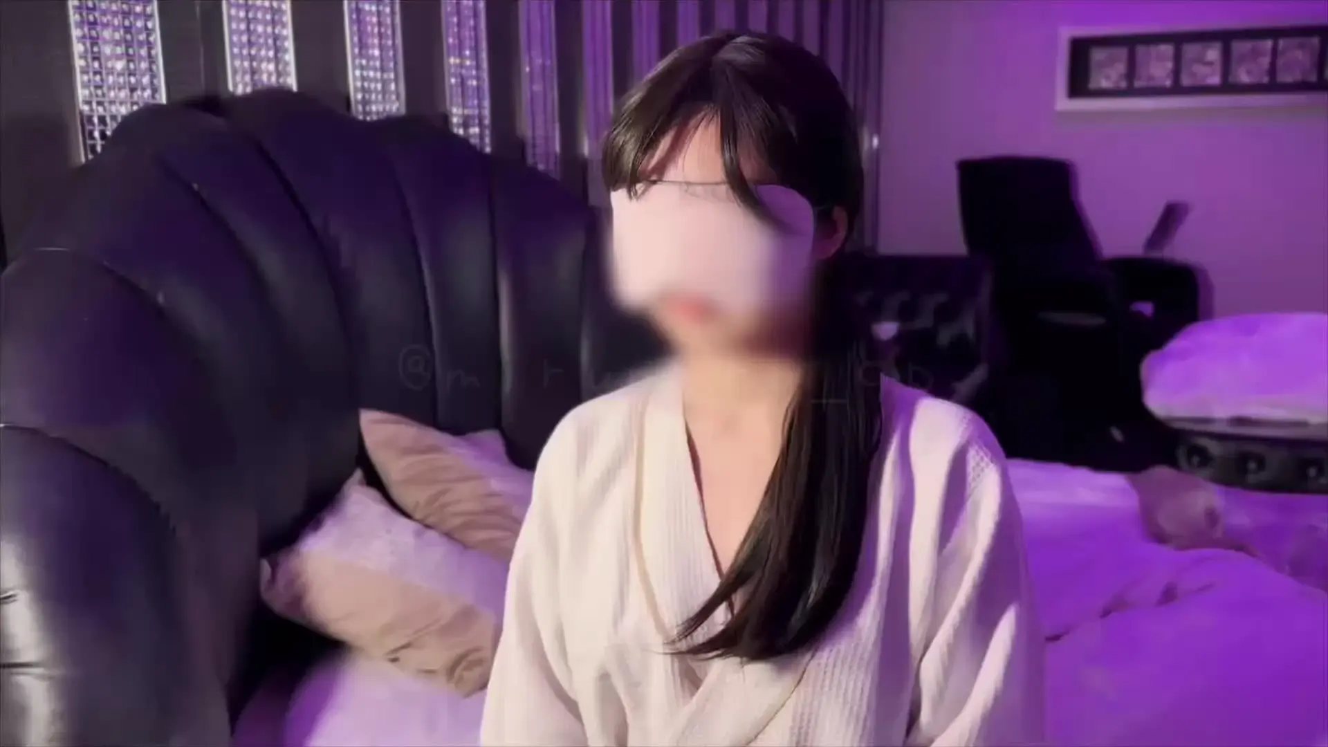 みる「エグいピストンパイブと本気種付け交尾してみました🥹 目隠しで身動き取れない状態で、しかも初めて使うピストンパイブだったので訳も分からずイキまくりでした…」の投稿サムネイル