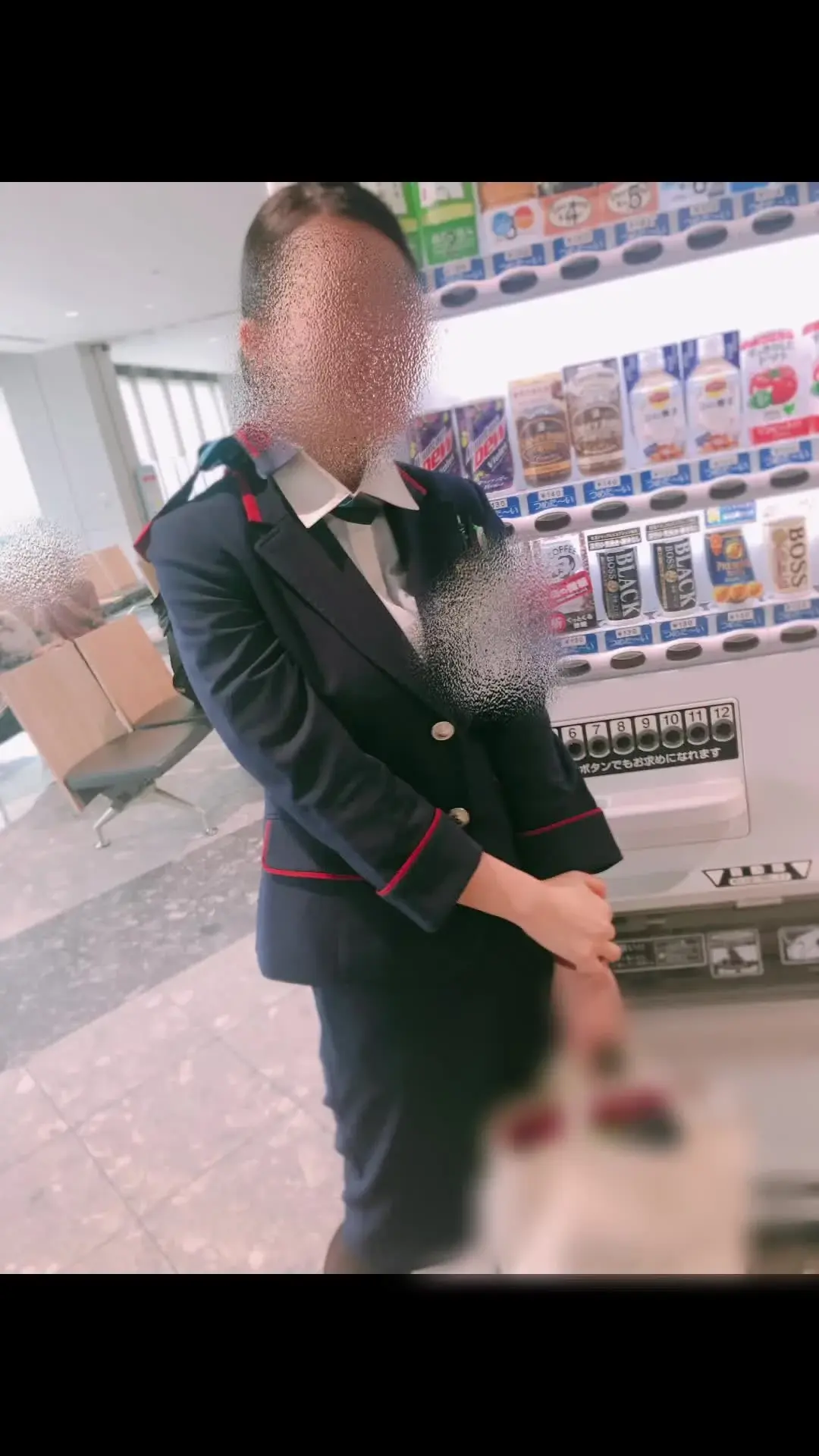 DKS4世の裏垢活動「限定公開！！！！　【剛毛CA密着】本物CAの変態開発記録！そう、制服やスカーフを見れば本物のわかる、誰もが知るあの！J⚪︎Lの国内線CA。剛毛まんこに手マン嫌い」の投稿サムネイル