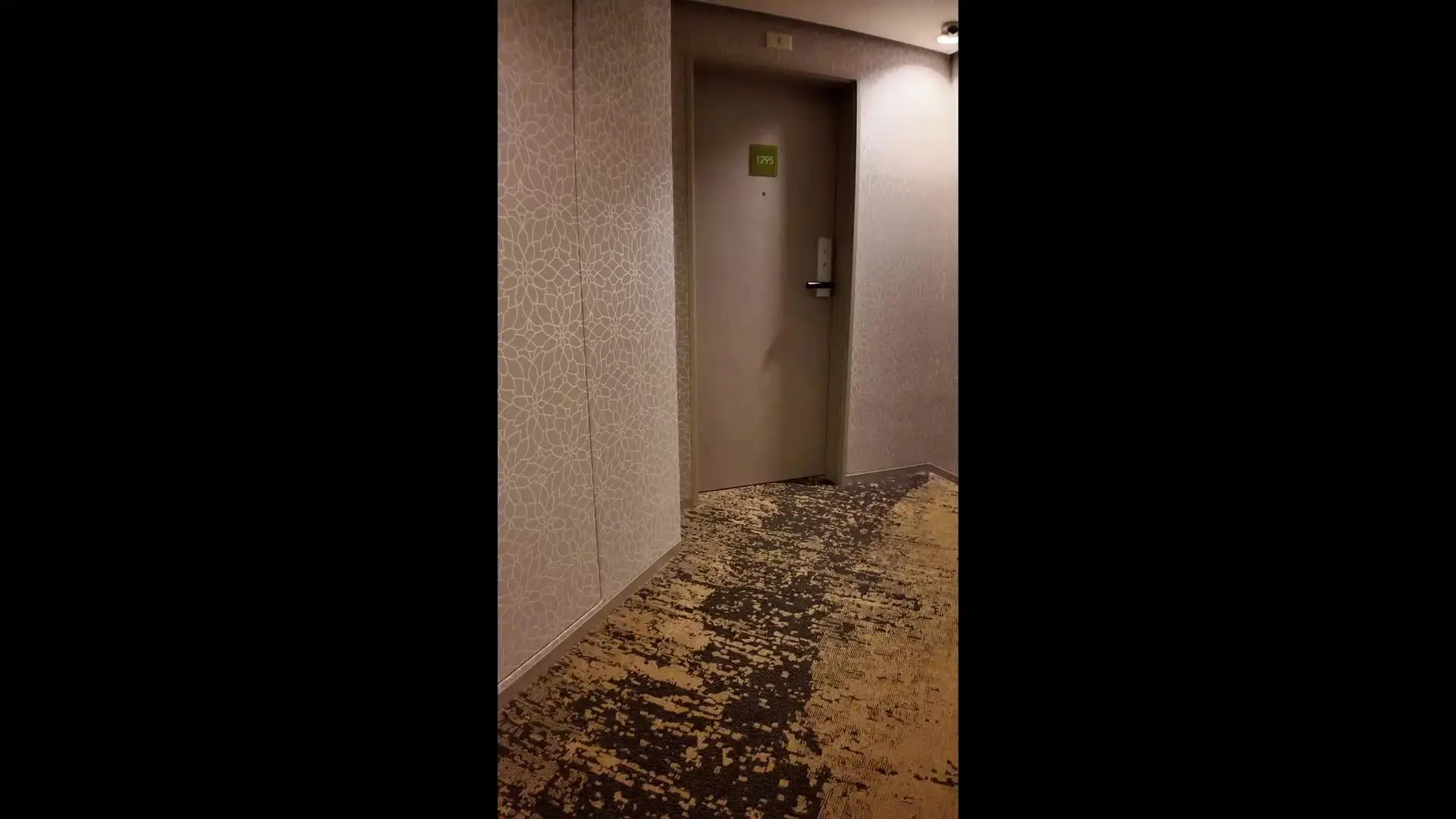AV男優の日常 - 俊 -「【フル】電マ大好きっ娘23歳Fカップ女子！SEX後、電マでオナニーで盛大にお漏らし…」の投稿サムネイル