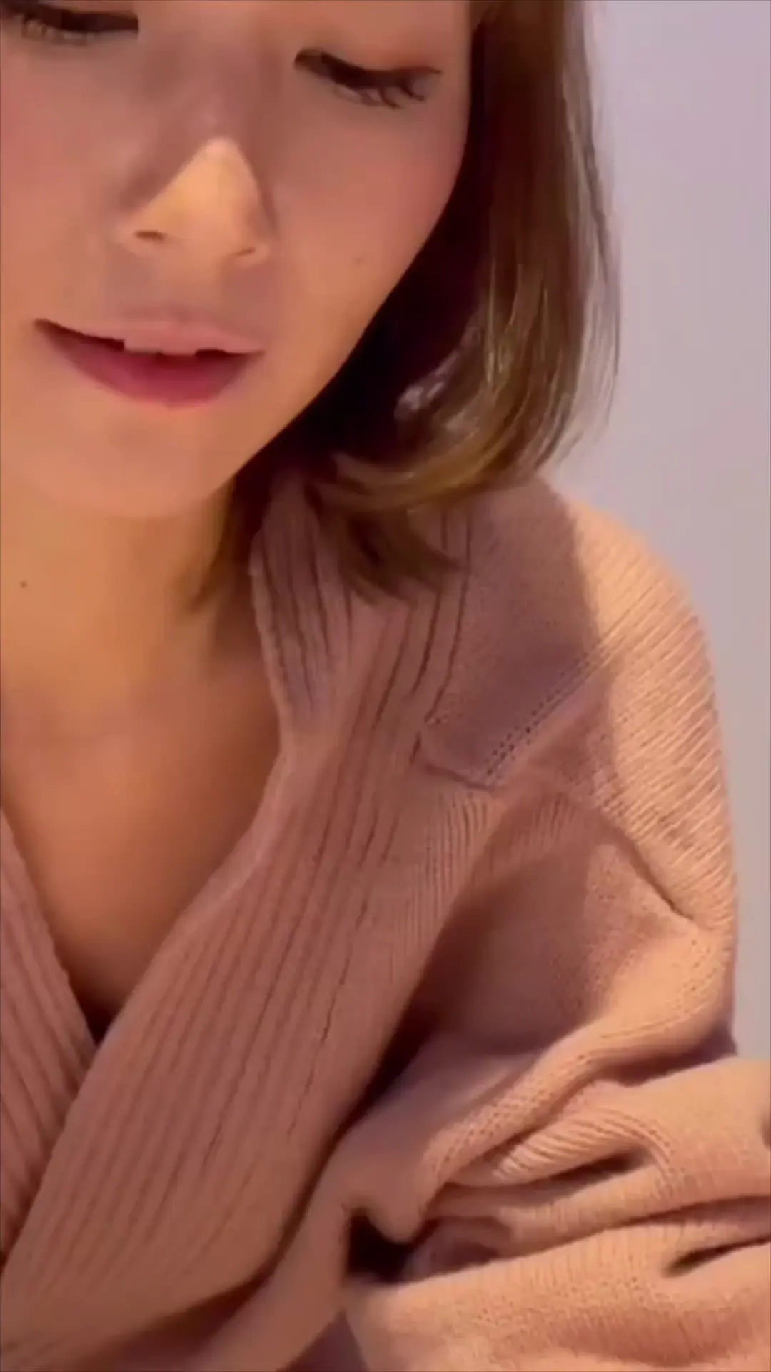 包茎キングジャパン公式「優しくてお世話好きで超綺麗なお姉さん…！目の前で甘えさせてくれながら、包茎竿を愛おしそうにヨシヨシ愛撫…😭✨ 優しく包み込んでくれたと思ったら、痴女っぽい積極攻」の投稿サムネイル