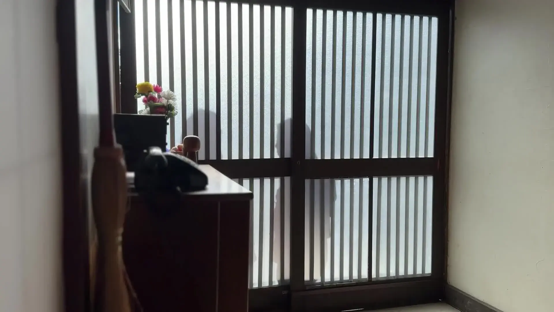 めるも「【アン×めるも】横で寝てるスキに抜け駆けSEX＆台所フェラの三角関係💞 ねぇ、さっきの起きてたよ…♡【No.68】」の投稿サムネイル