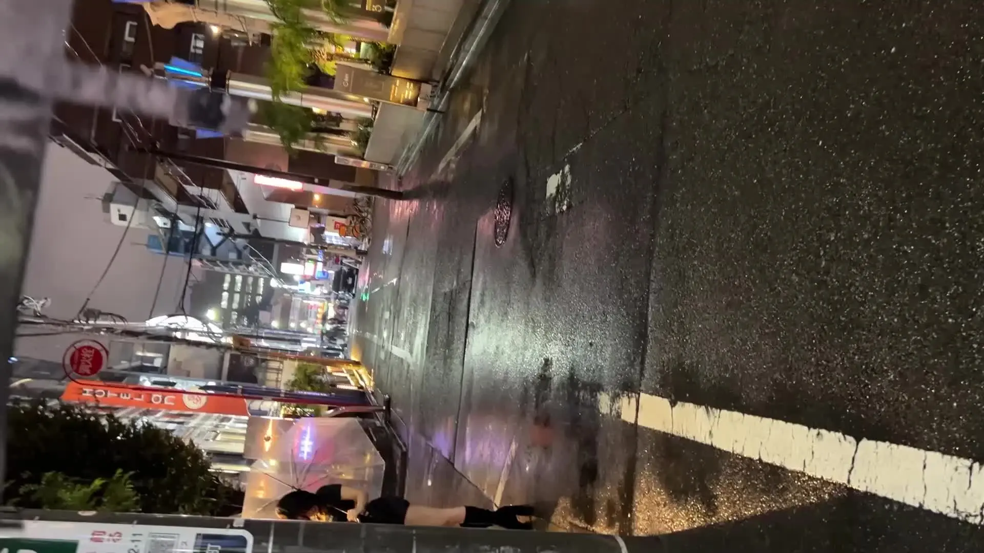 エレン【総集編83%オフ実施中】「【顔出し】ハロウィンで捕まえたスレンダー美女とコスプレ本気交尾 ハロウィン当日の夜、雨の中でひときわ目を引く、ポリスのコスプレをしたスレンダー美女と出会いました」の投稿サムネイル