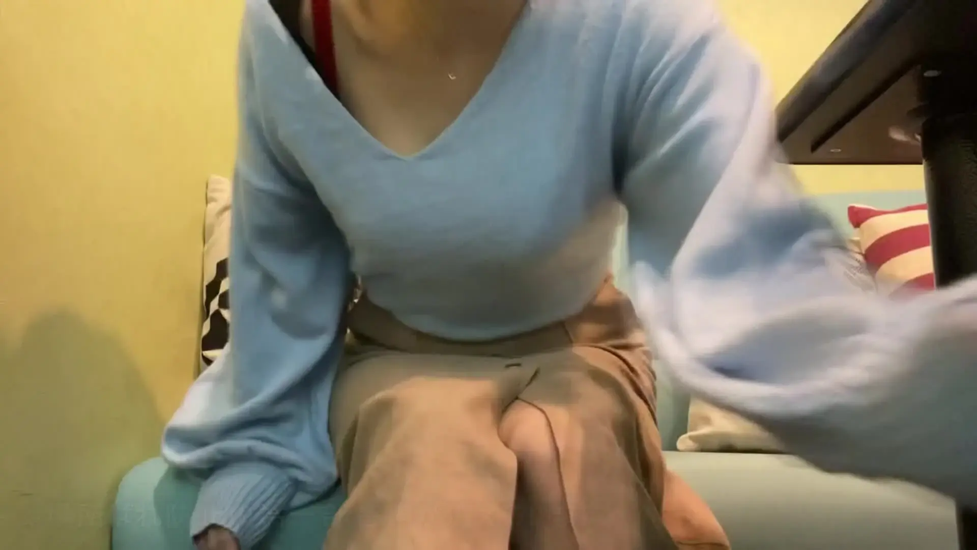マラ「O-116え？こんな場所でしてしまうの！！！という動画です。緊張感が半端ない場所ばれは決してしてはいけない。もしわかったとしてもコメントには書かないでください！」の投稿サムネイル