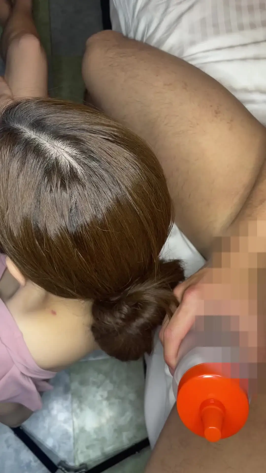 さくたん🌸髪フェチ（成人向け動画販売用）「お団子にローション入れられて髪の毛オナホ🥺 これ本物のオナホより気持ちいいらしいから彼女さんいる人は是非お願いしてみてね🤍笑 でも髪フェチさんの発想はすごい、も」の投稿サムネイル