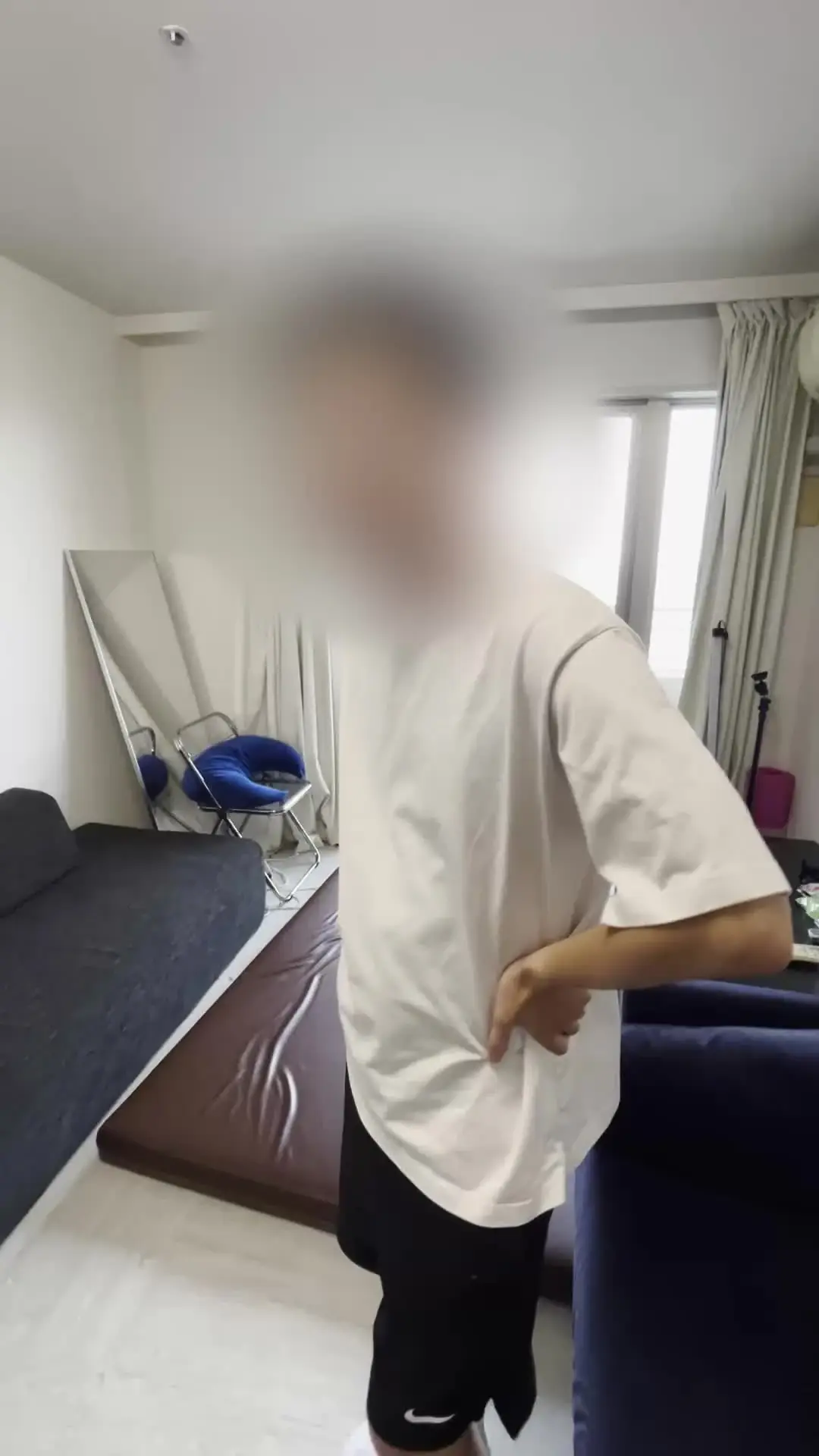 YOAZOBI「友達が買い物に行った隙に彼女を寝取ったら、昼間の自室でガチ喧嘩になりました。」の投稿サムネイル