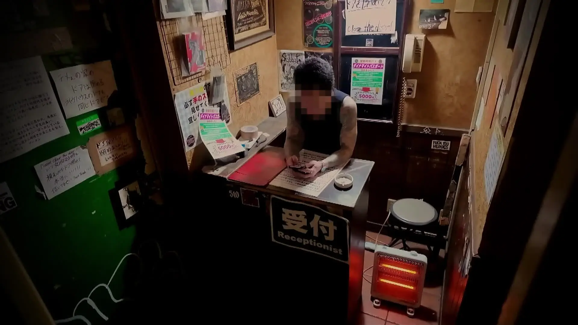プッシャーズ「新宿の喧騒が嘘のように、クラブの中は重低音と色彩豊かな光で満たされていた。」の投稿サムネイル